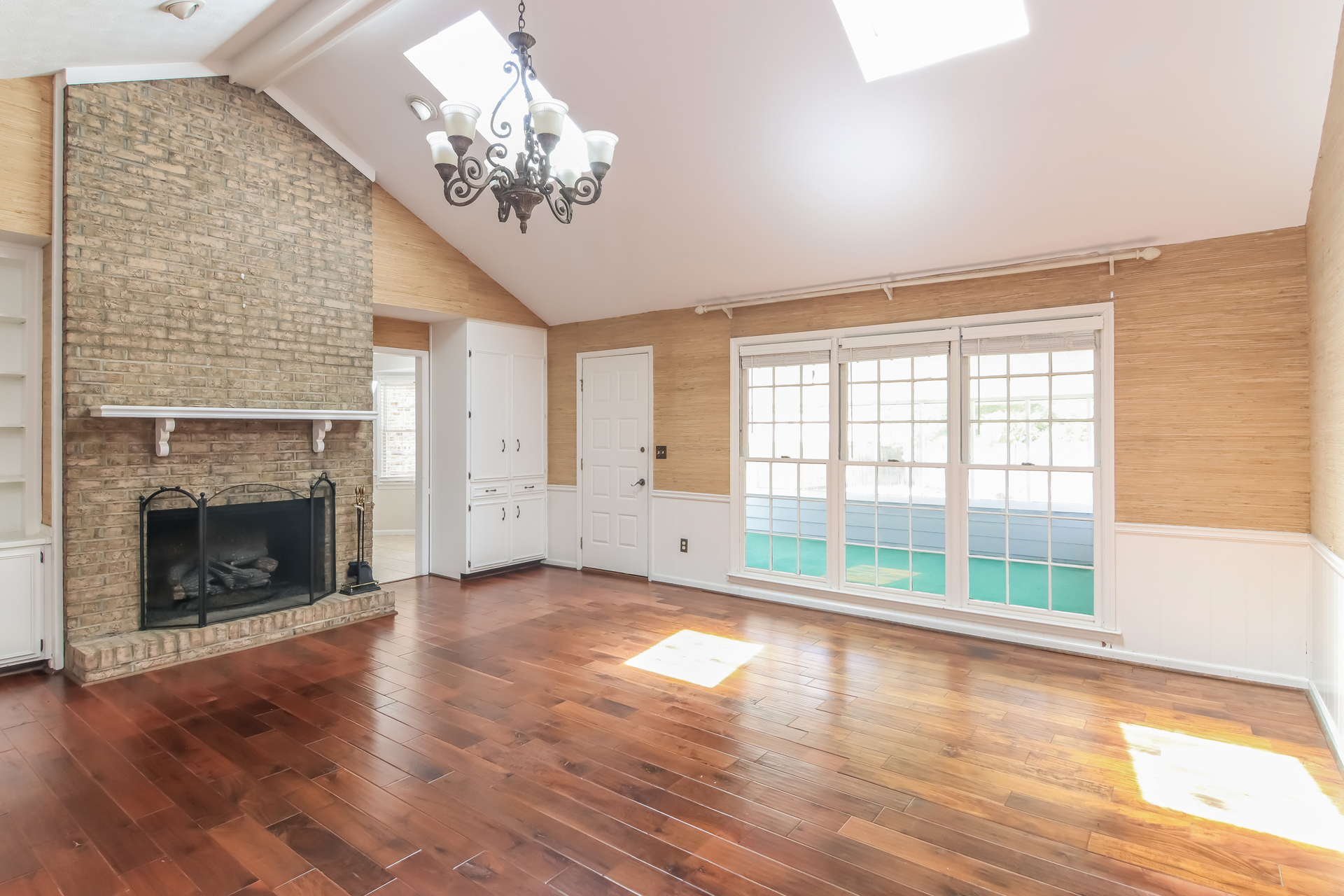 Photo 3 of 20 of 4303 Castlewood Pkwy, Columbus, GA