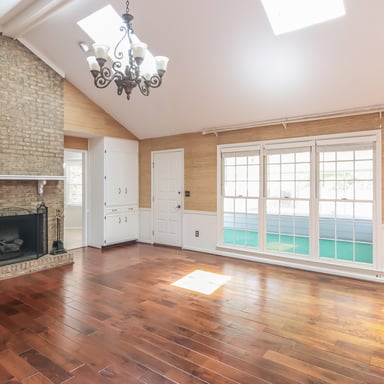 Property photo 3 of 4303 Castlewood Pkwy