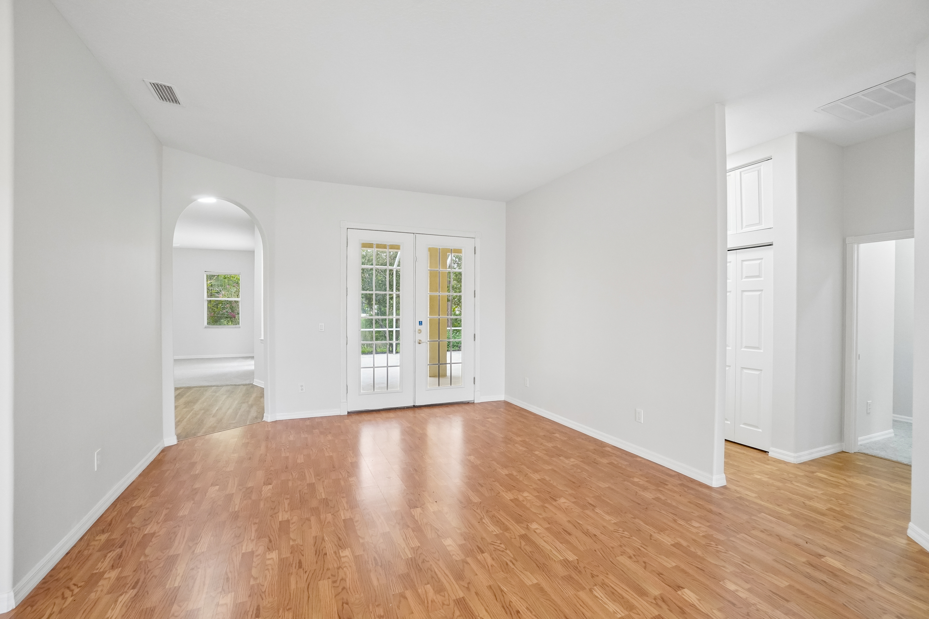 Photo 17 of 35 of 17718 Crystal Cove Pl, Lutz, FL