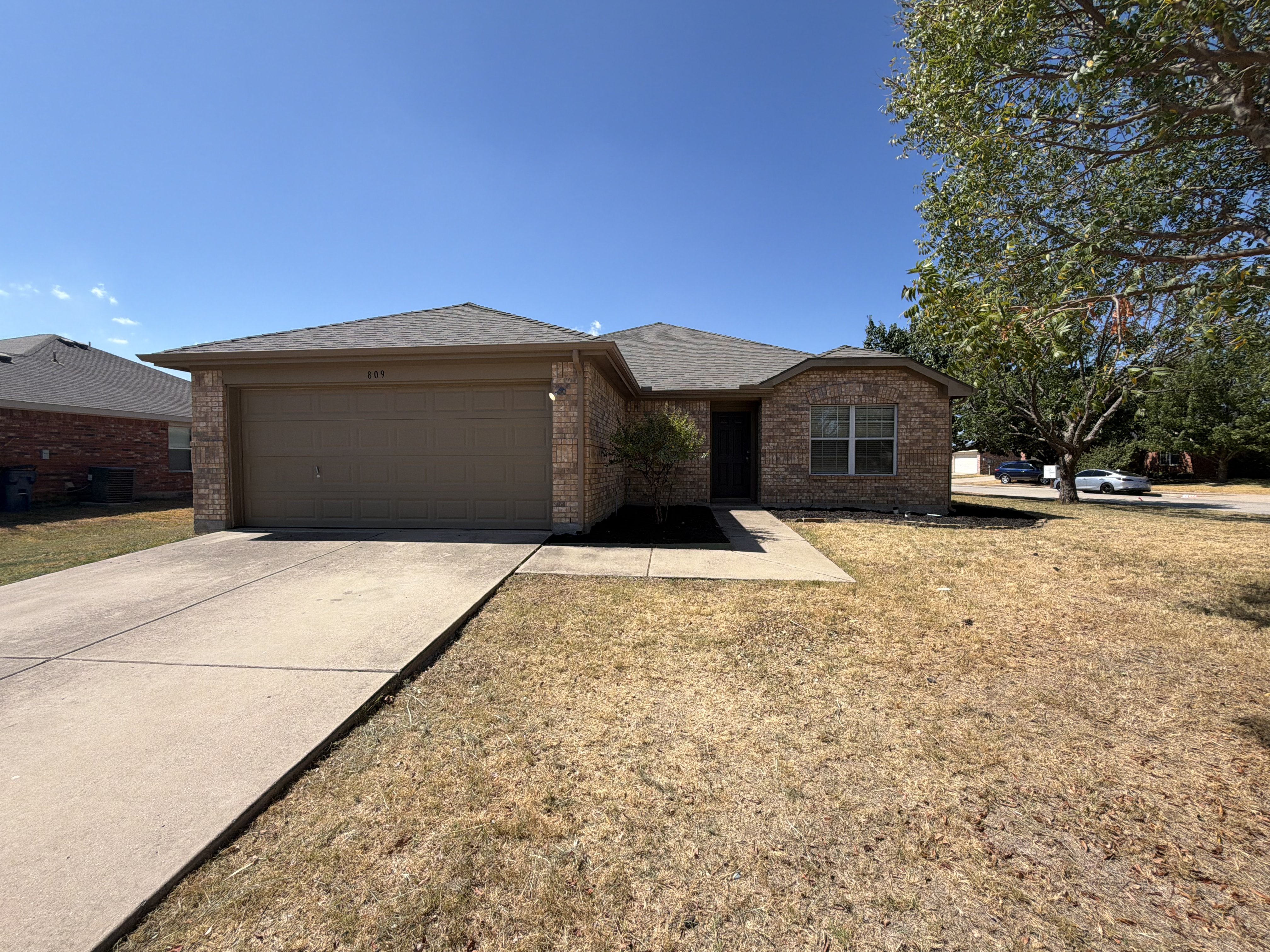 Photo 6 of 28 of 809 Canyon Cove Dr, Burleson, TX