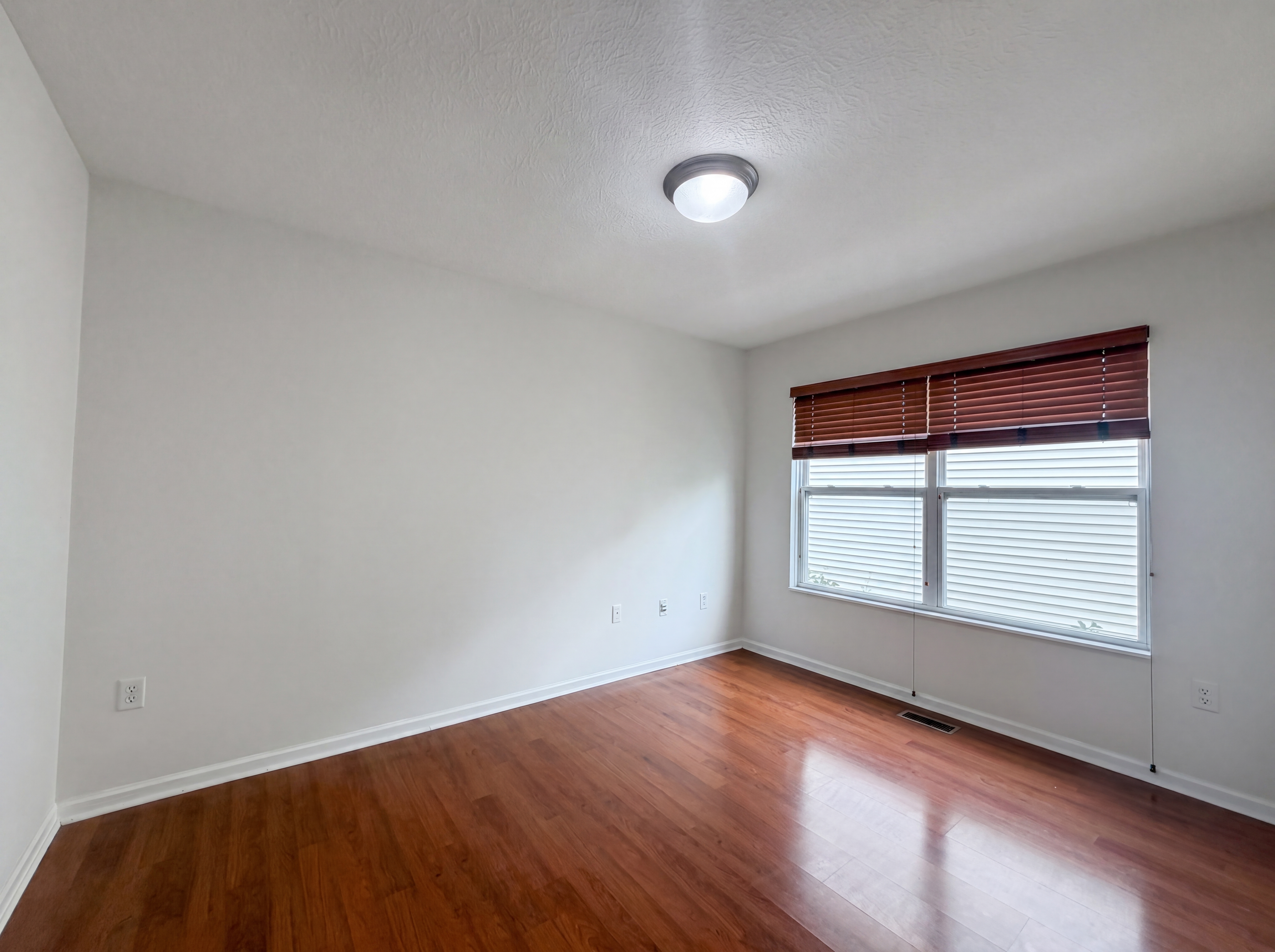 Photo 18 of 44 of 7966 Lazelle Woods Dr, Westerville, OH