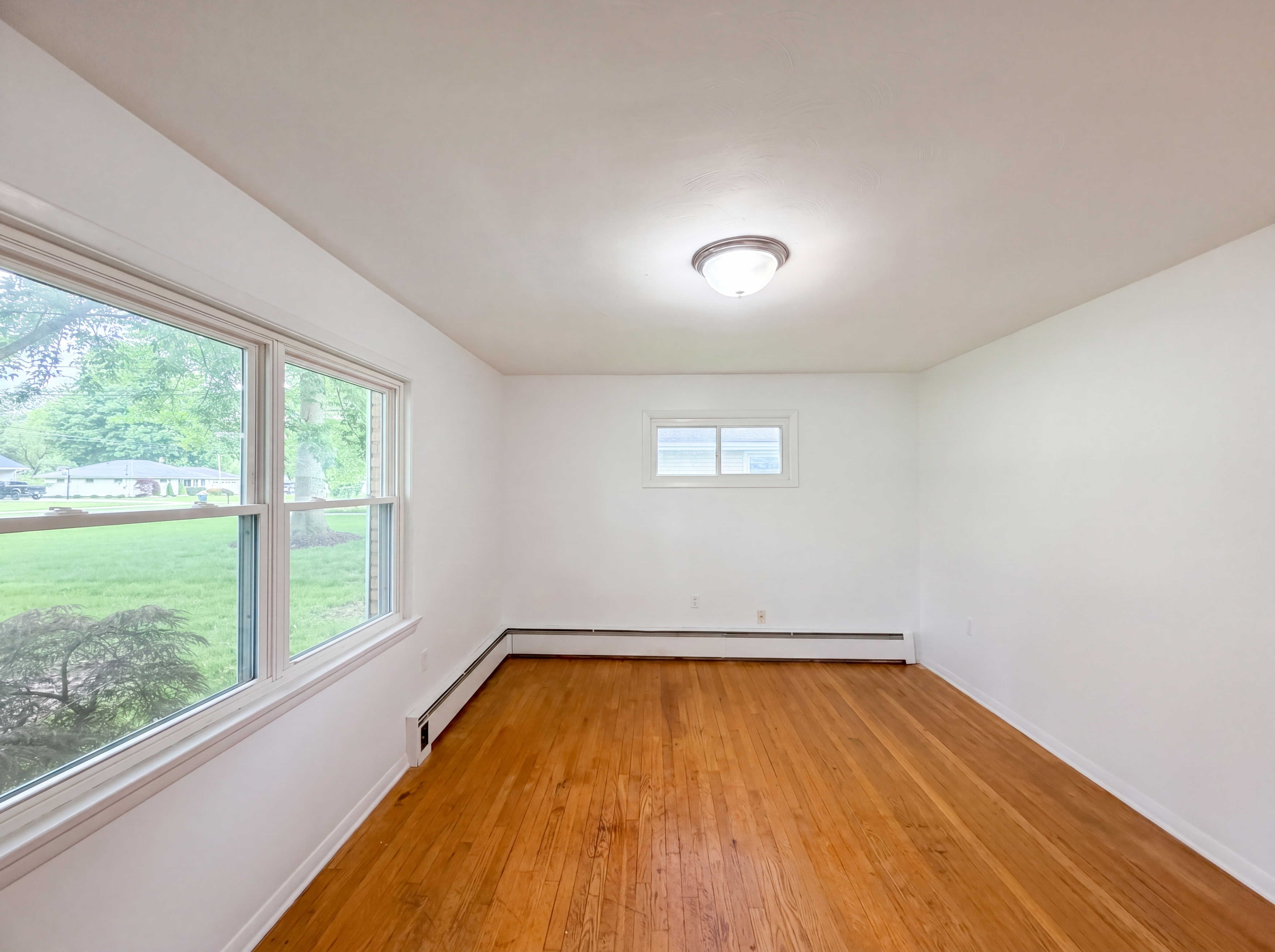 Photo 9 of 21 of 36700 Lakeland Dr, Avon, OH