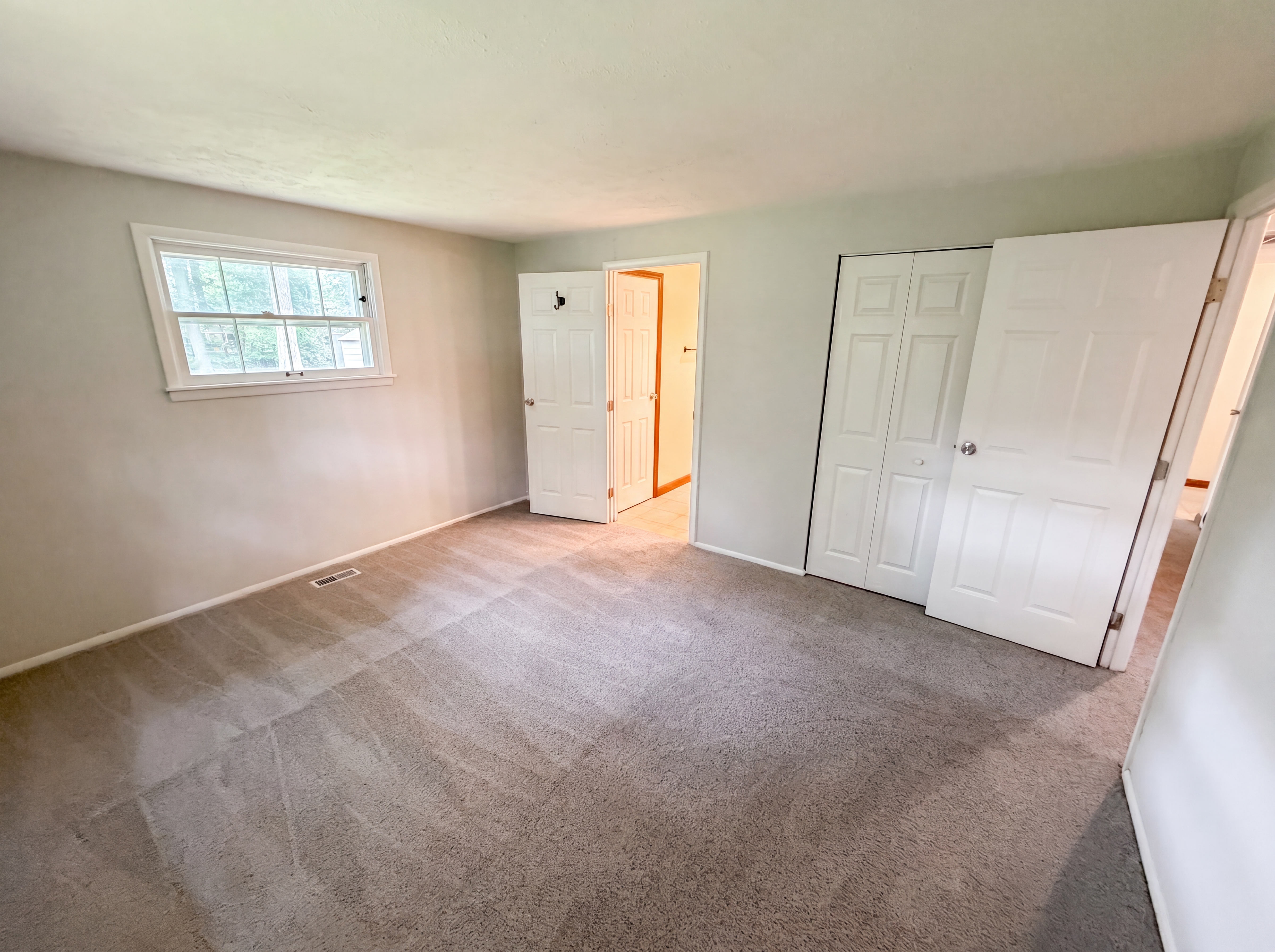 Photo 15 of 23 of 1537 W 74th Pl, Indianapolis, IN