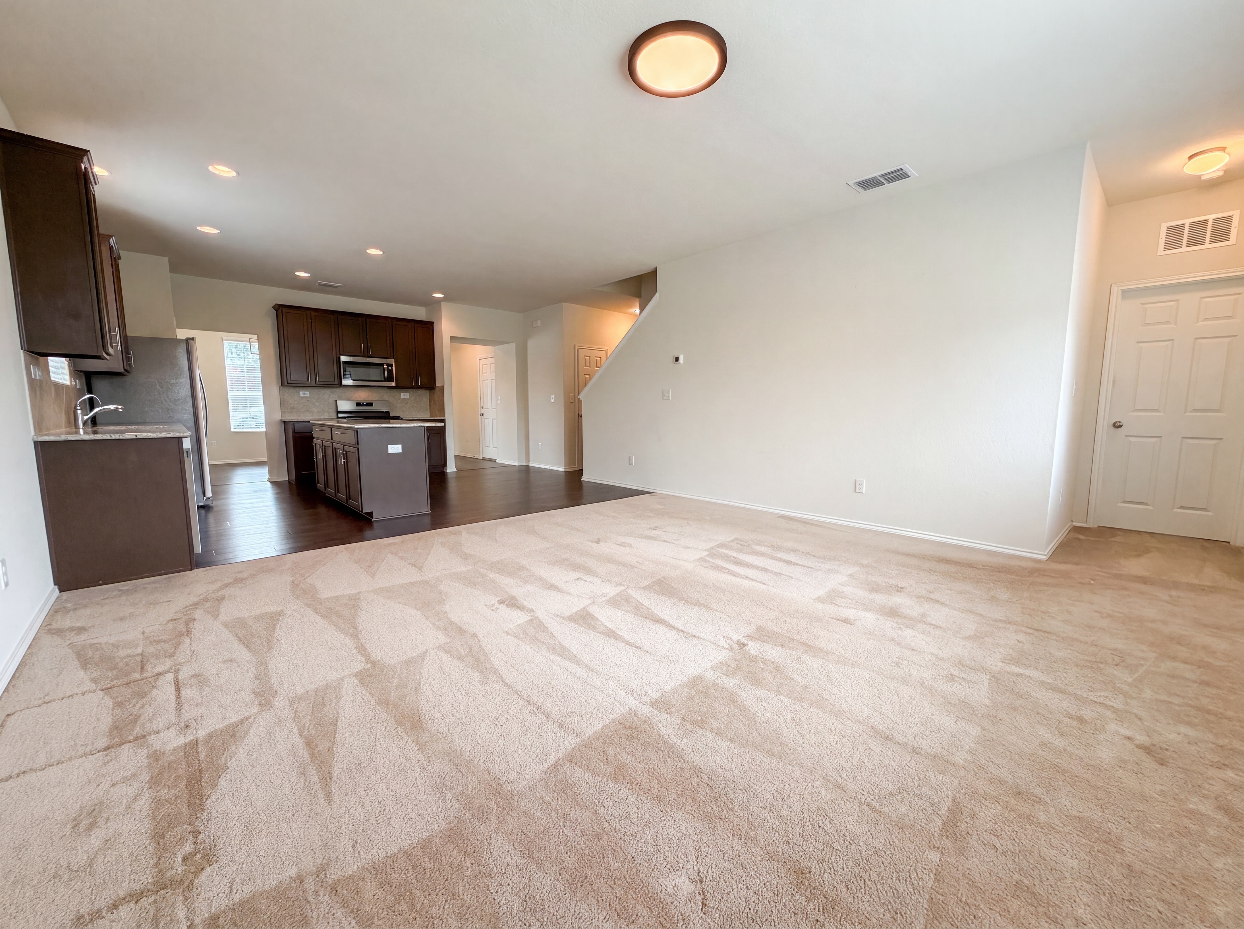 Photo 3 of 18 of 10611 Mary Scheel Ln, Converse, TX