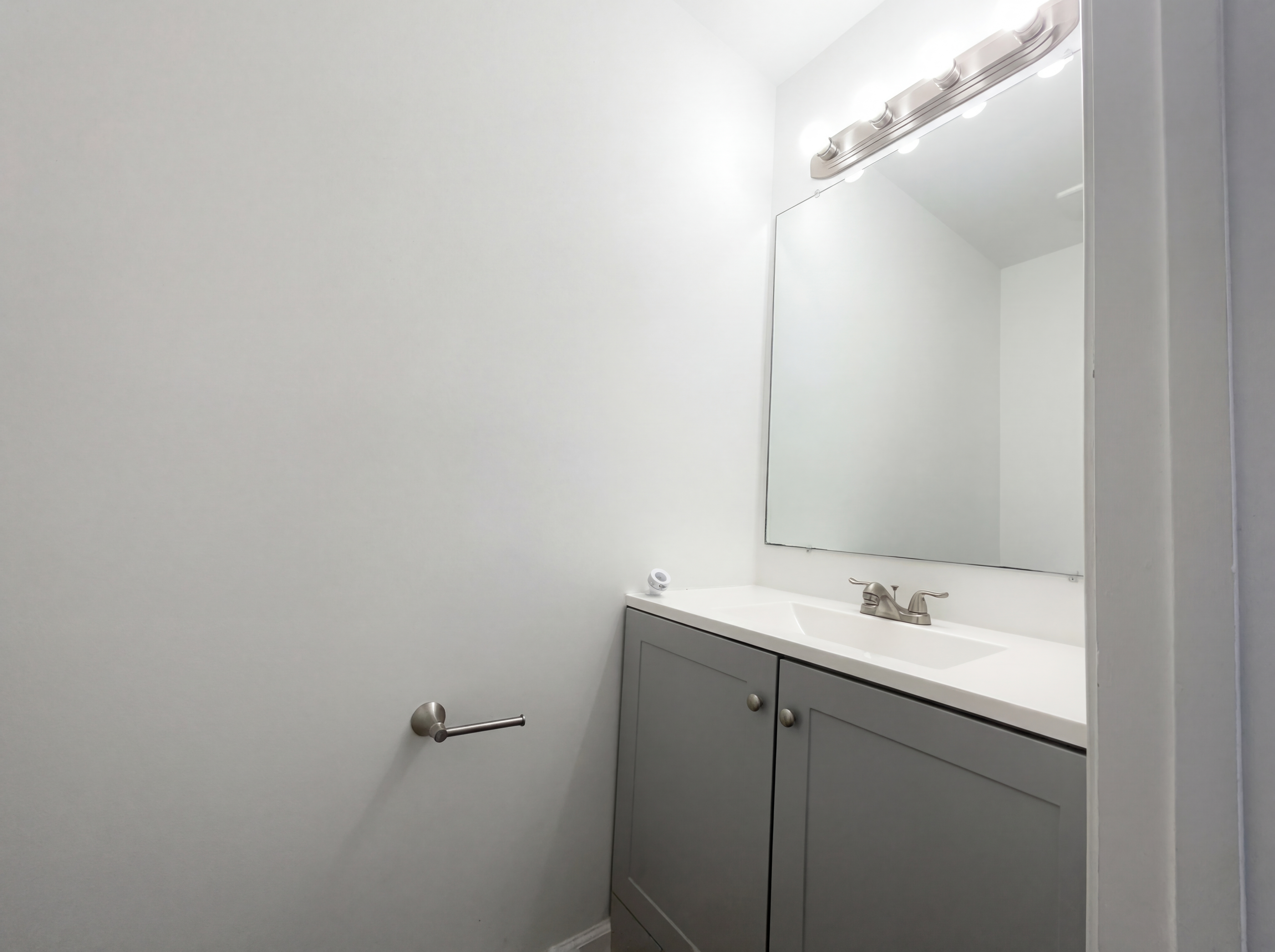 Photo 11 of 44 of 645 N Armistead St, Alexandria, VA
