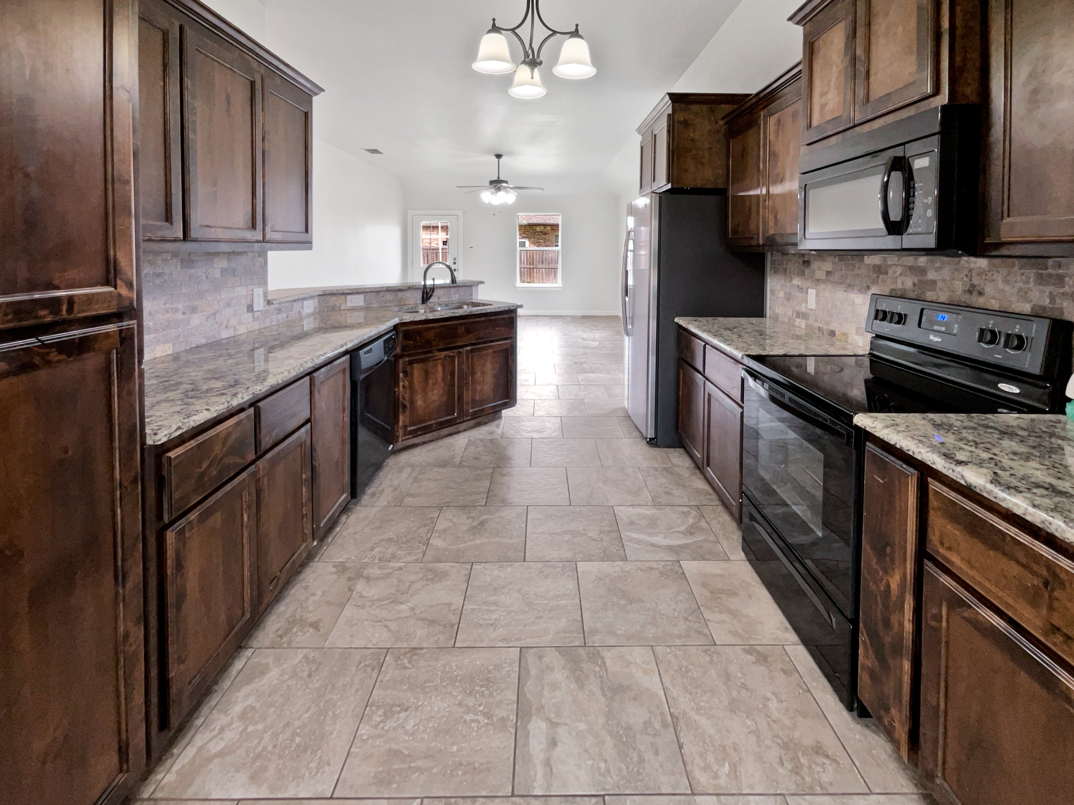 Photo 2 of 16 of 112 Halifax Cir, Palmer, TX