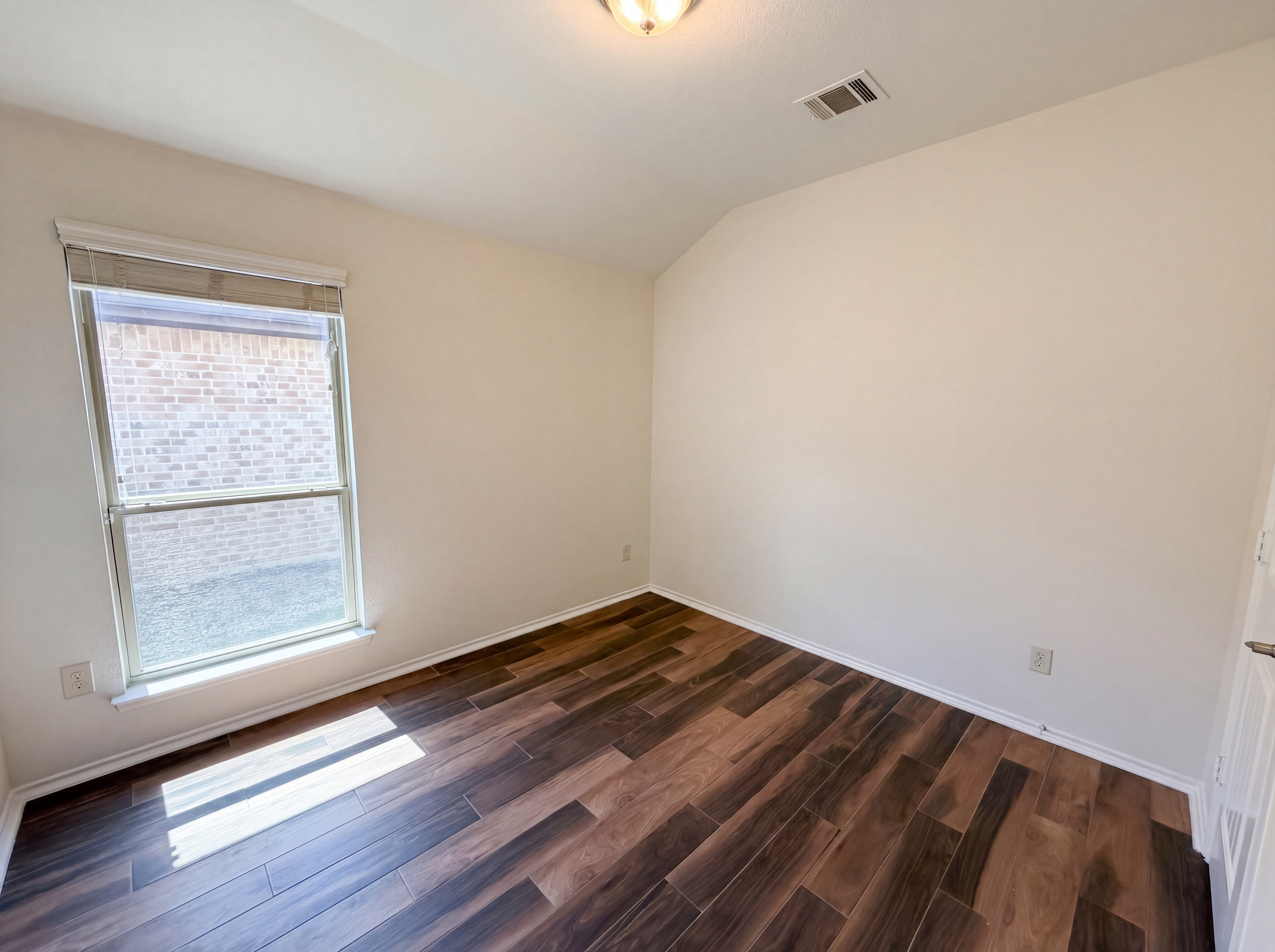 Photo 12 of 16 of 1704 River Oak Ln, Royse City, TX