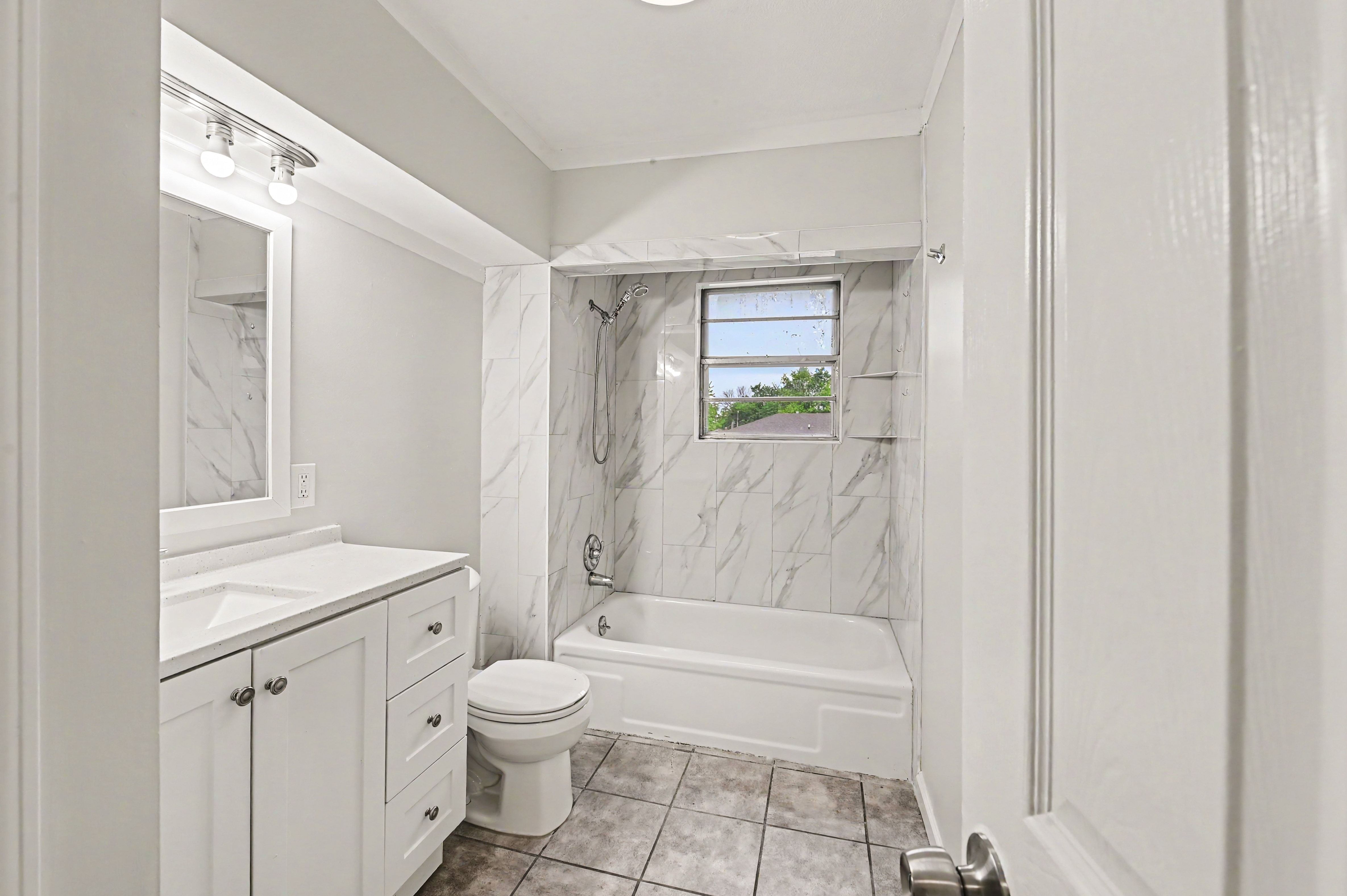 Photo 6 of 20 of 613 W Hulett St, Edgerton, KS