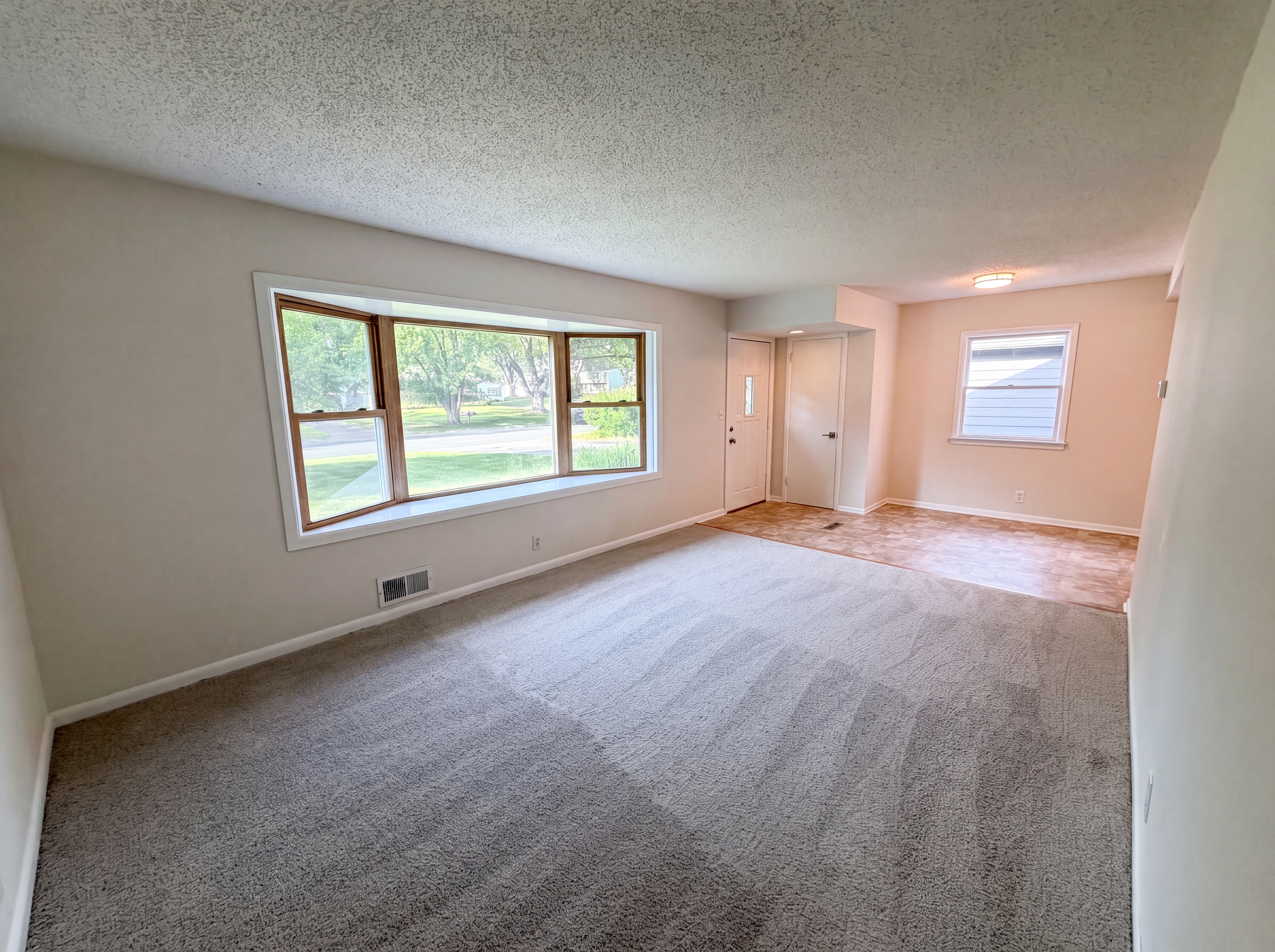 Photo 8 of 20 of 2128 Ronald Ave, White Bear Lake, MN