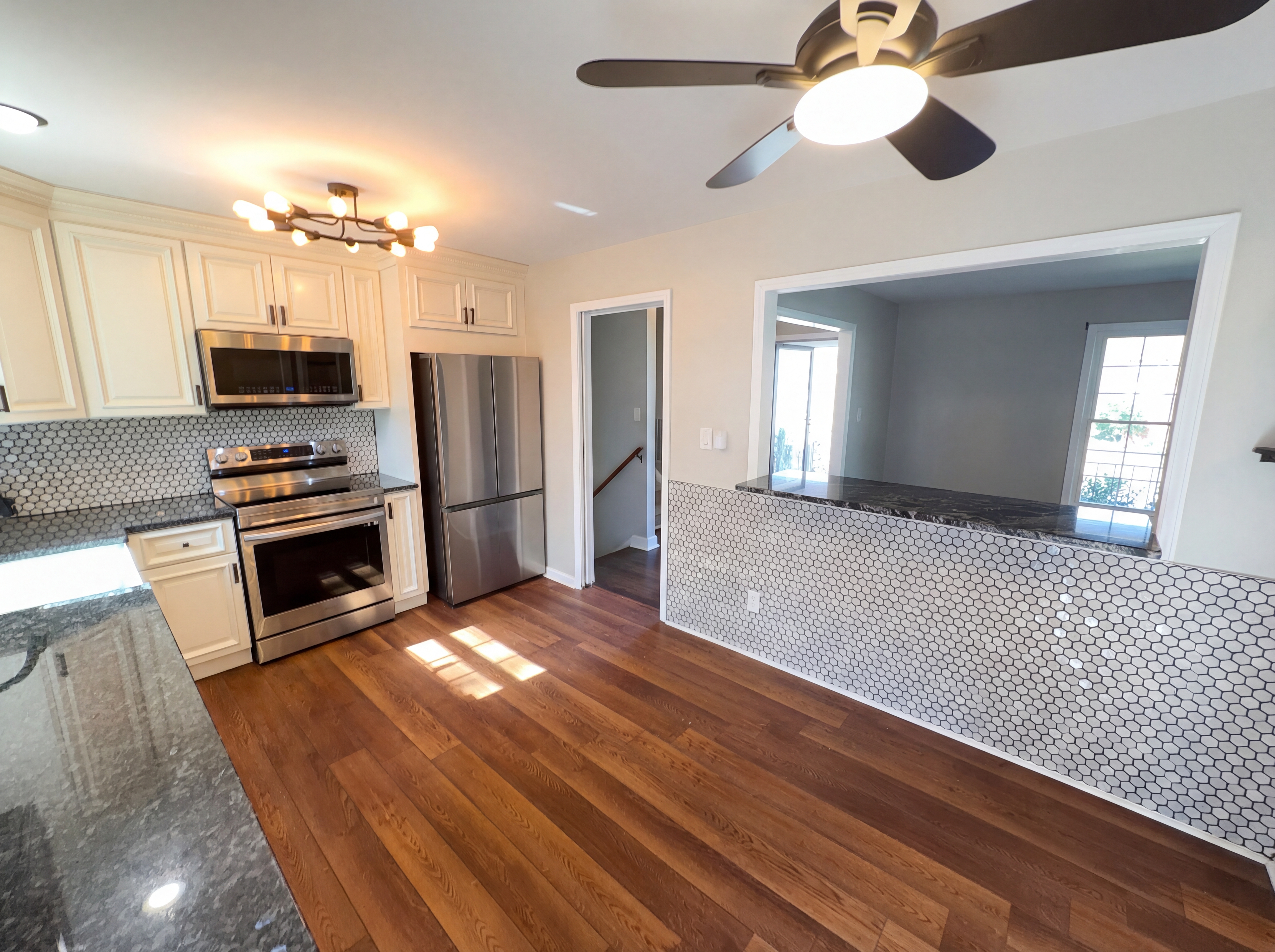 Photo 11 of 31 of 7700 Meadowdale Ln, Charlotte, NC