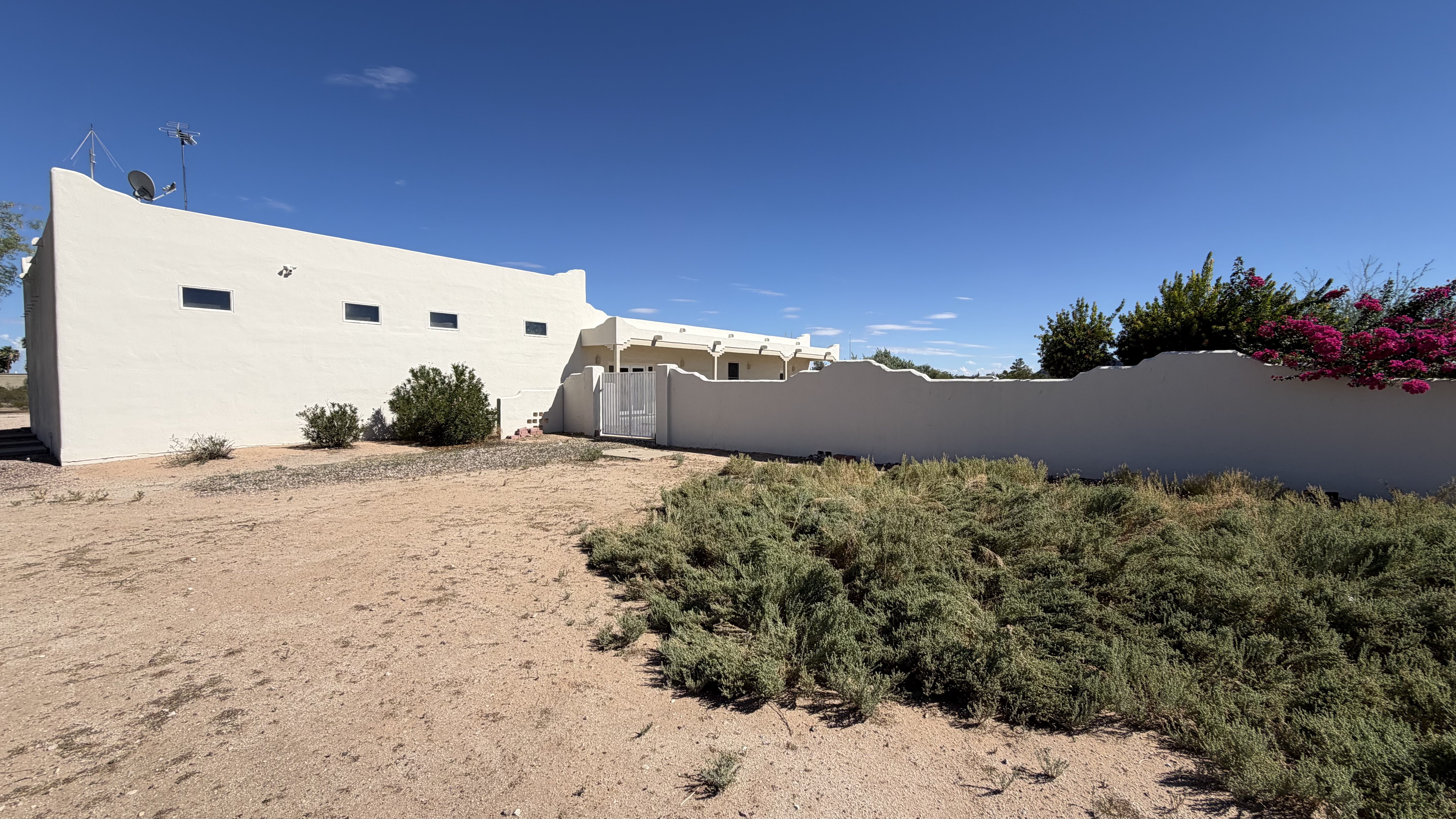 Photo 44 of 66 of 51340 W Iver Rd, Aguila, AZ