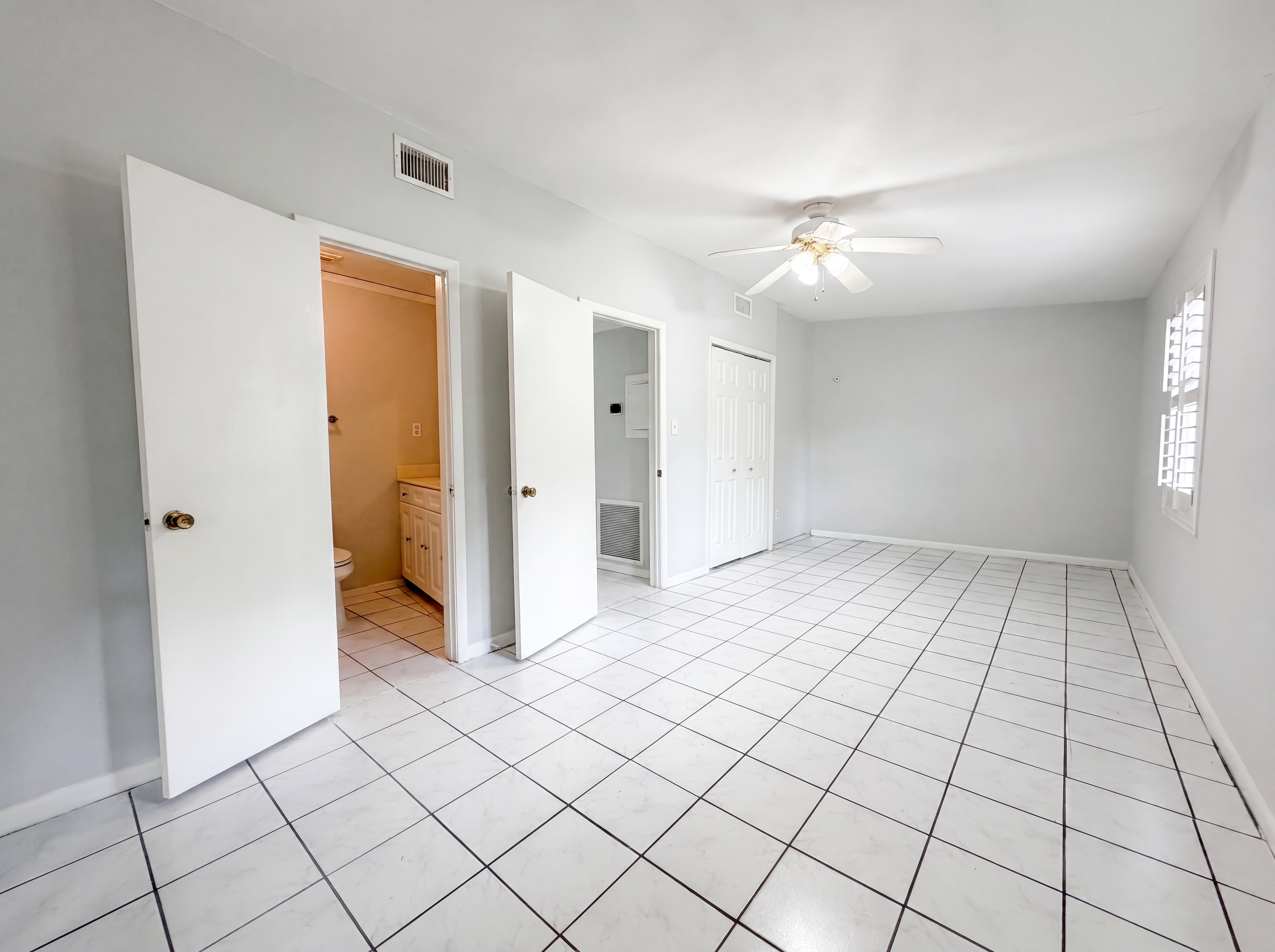Photo 13 of 23 of 5655 Kimbrell Dr S, Jacksonville, FL
