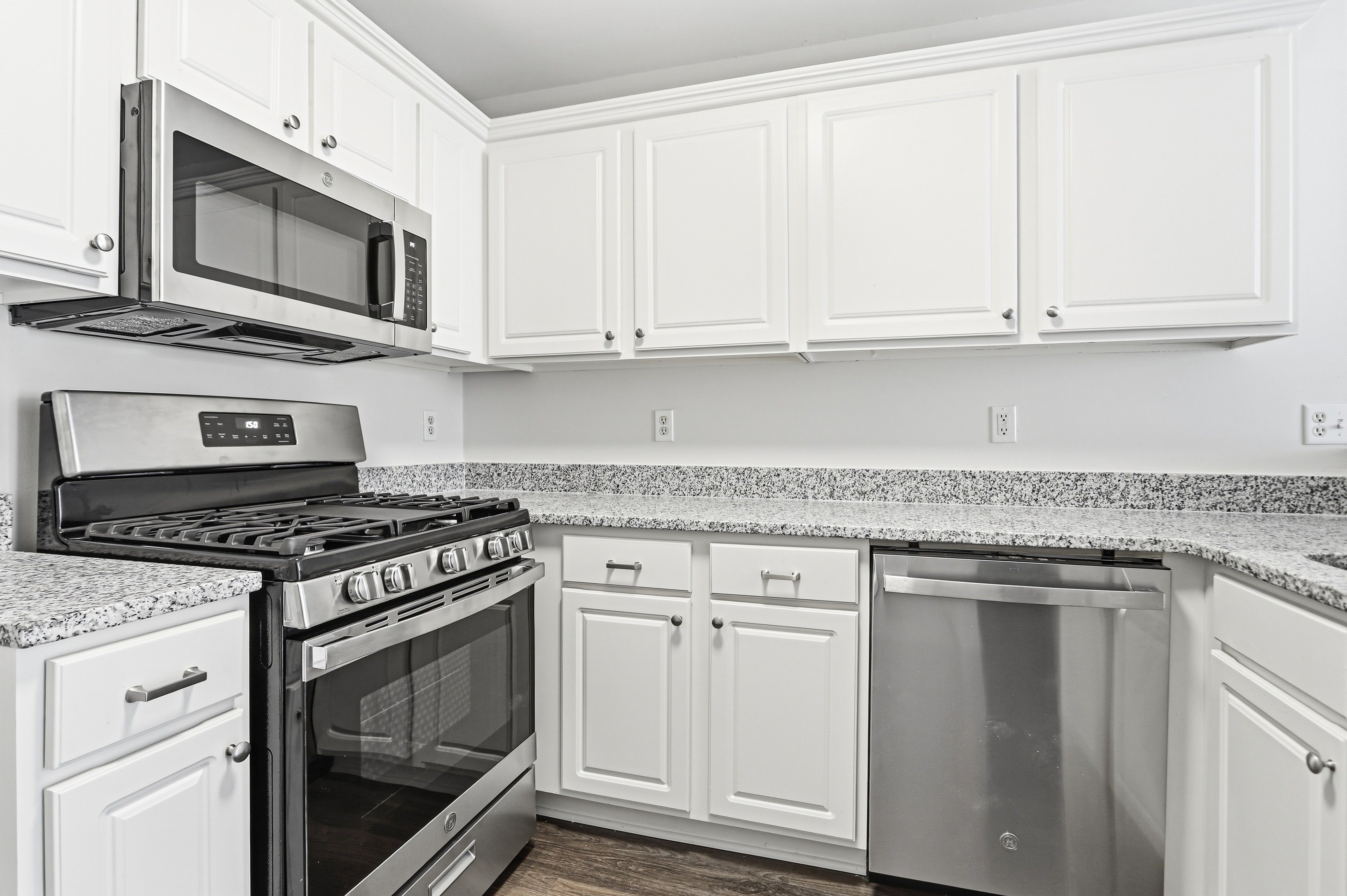 Photo 2 of 26 of 307 Parkview Pl, Woodstock, GA