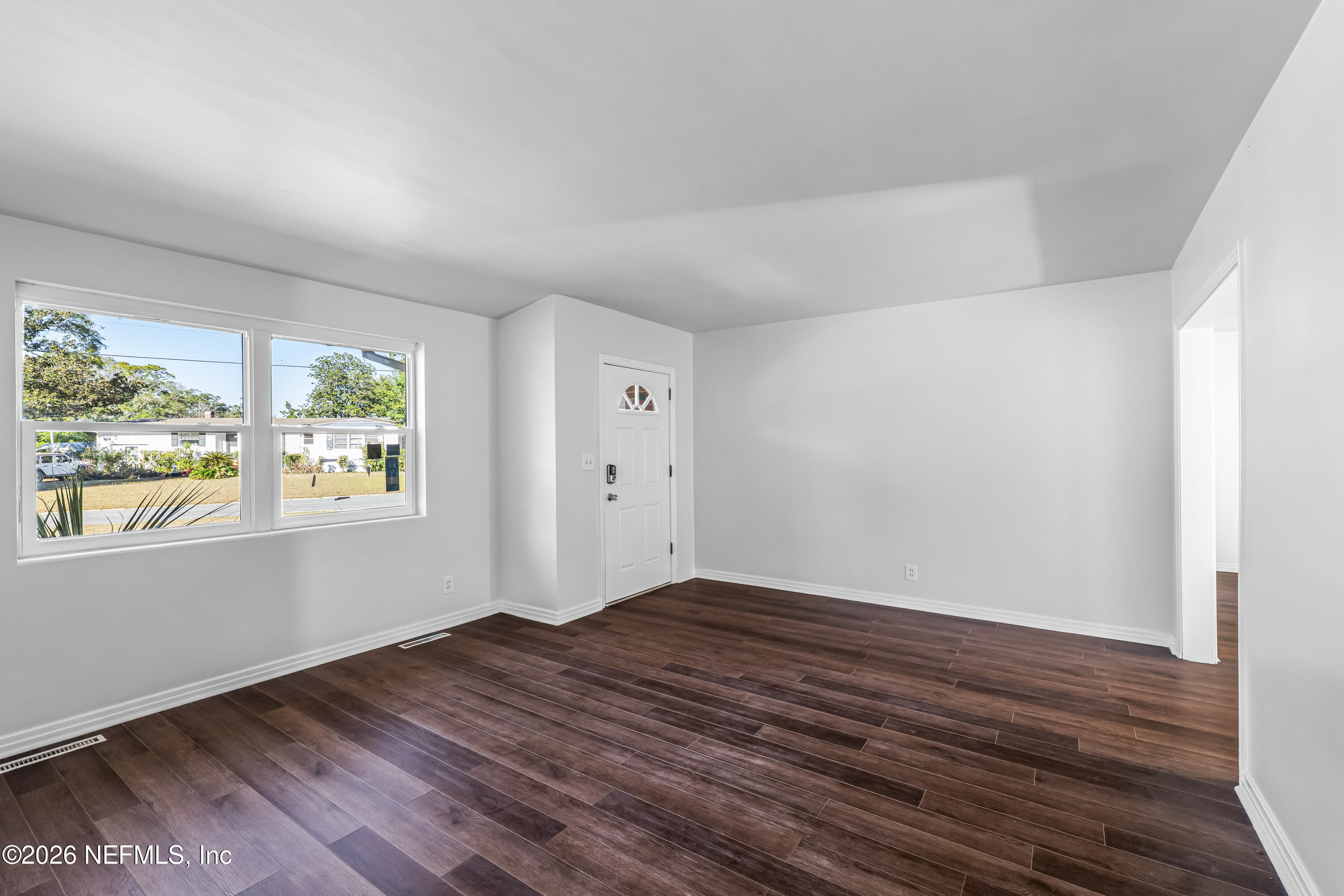 Photo 5 of 30 of 8308 Manavista St, Jacksonville, FL