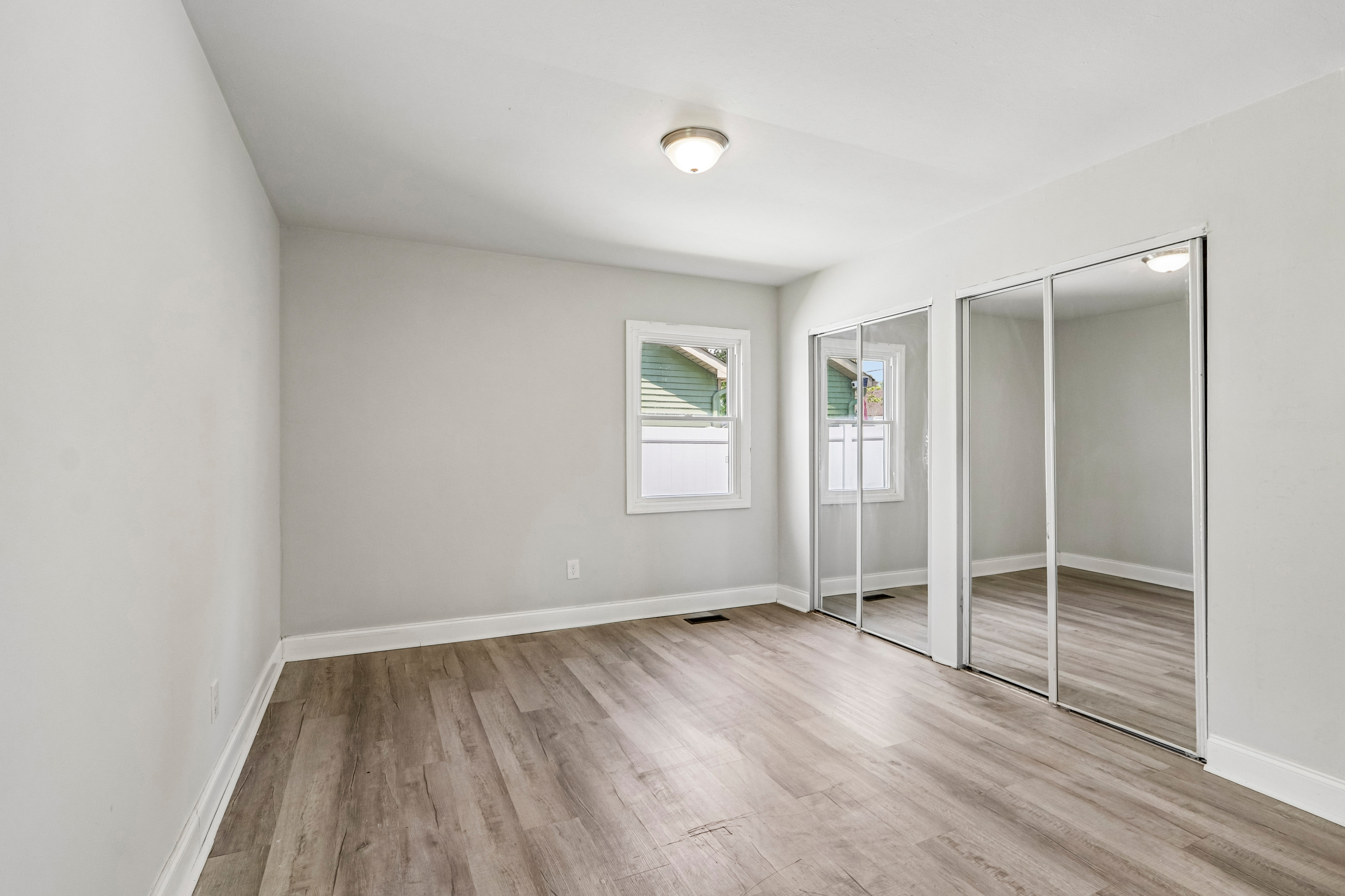 Photo 4 of 36 of 6 Newport Ln, Willingboro, NJ