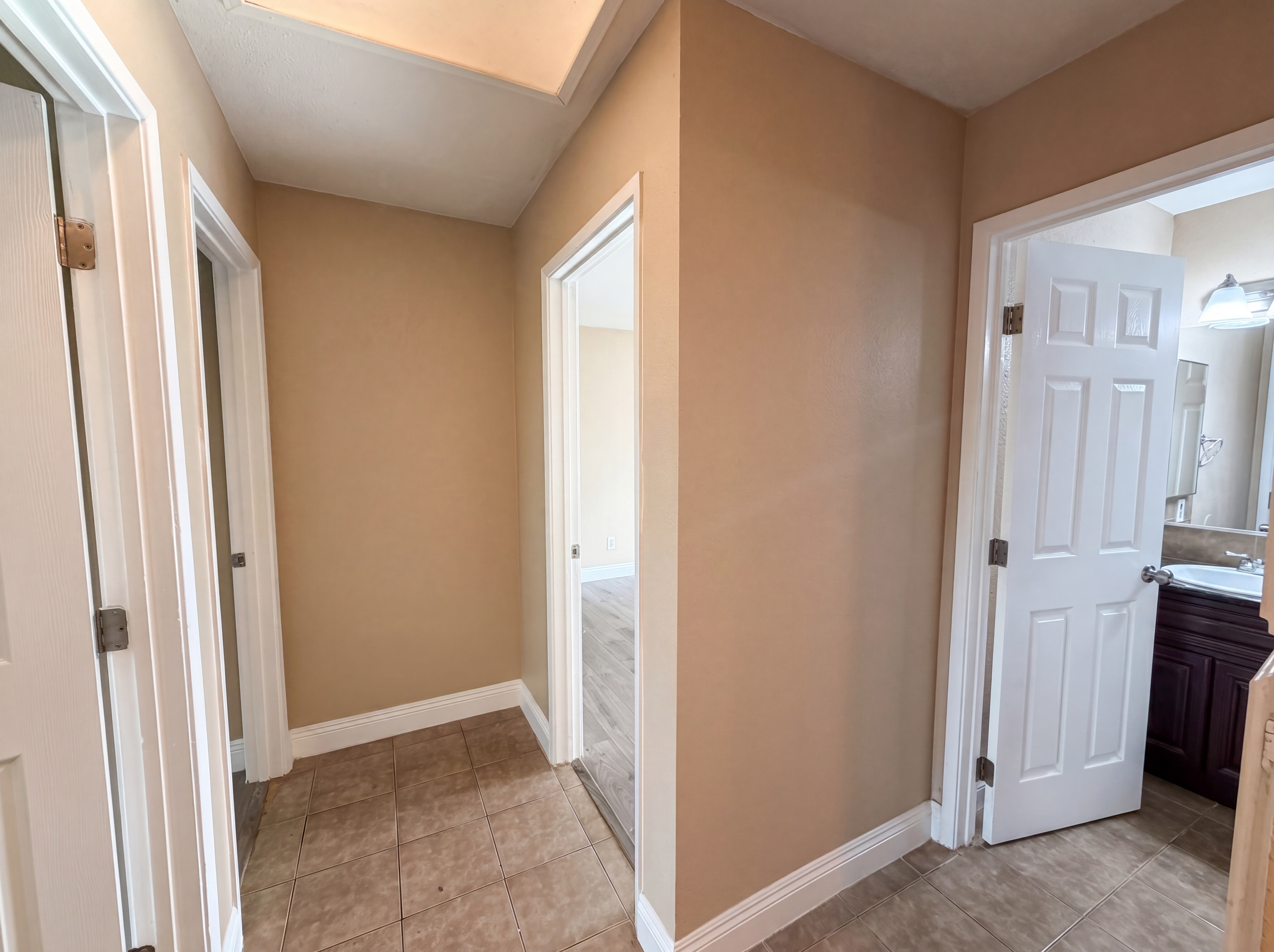 Photo 13 of 20 of 8232 Moorhaven Way, Sacramento, CA
