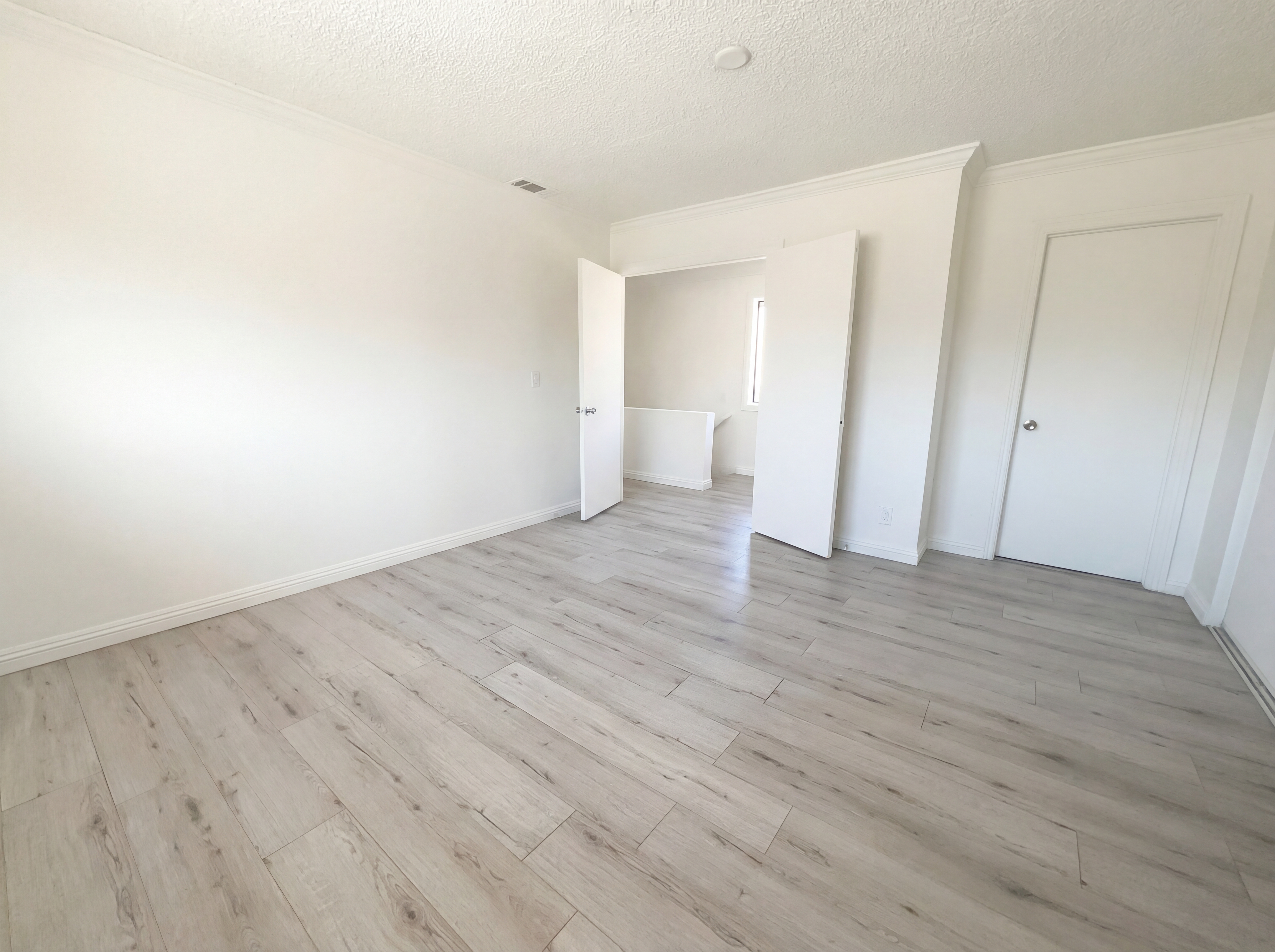Photo 4 of 23 of 5097 Village Dr, Las Vegas, NV