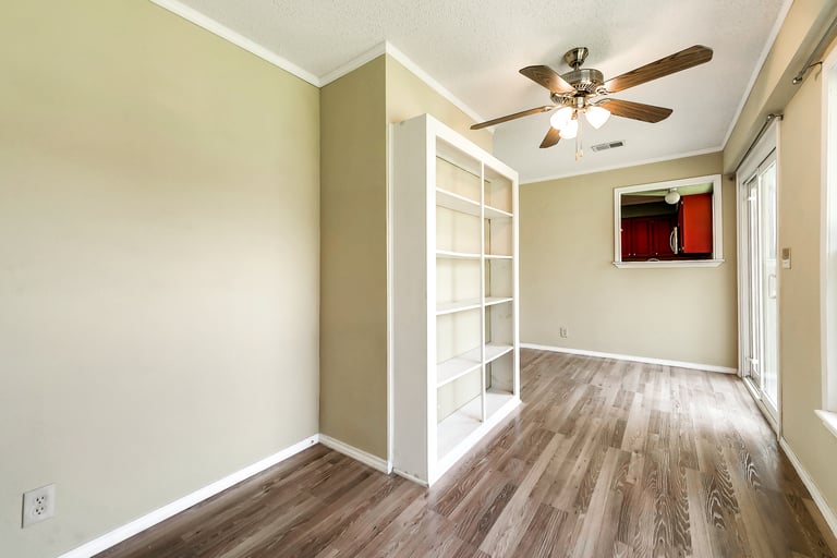 Photo 12 of 24 - 6913 Egan Way, Fort Worth, TX 76137