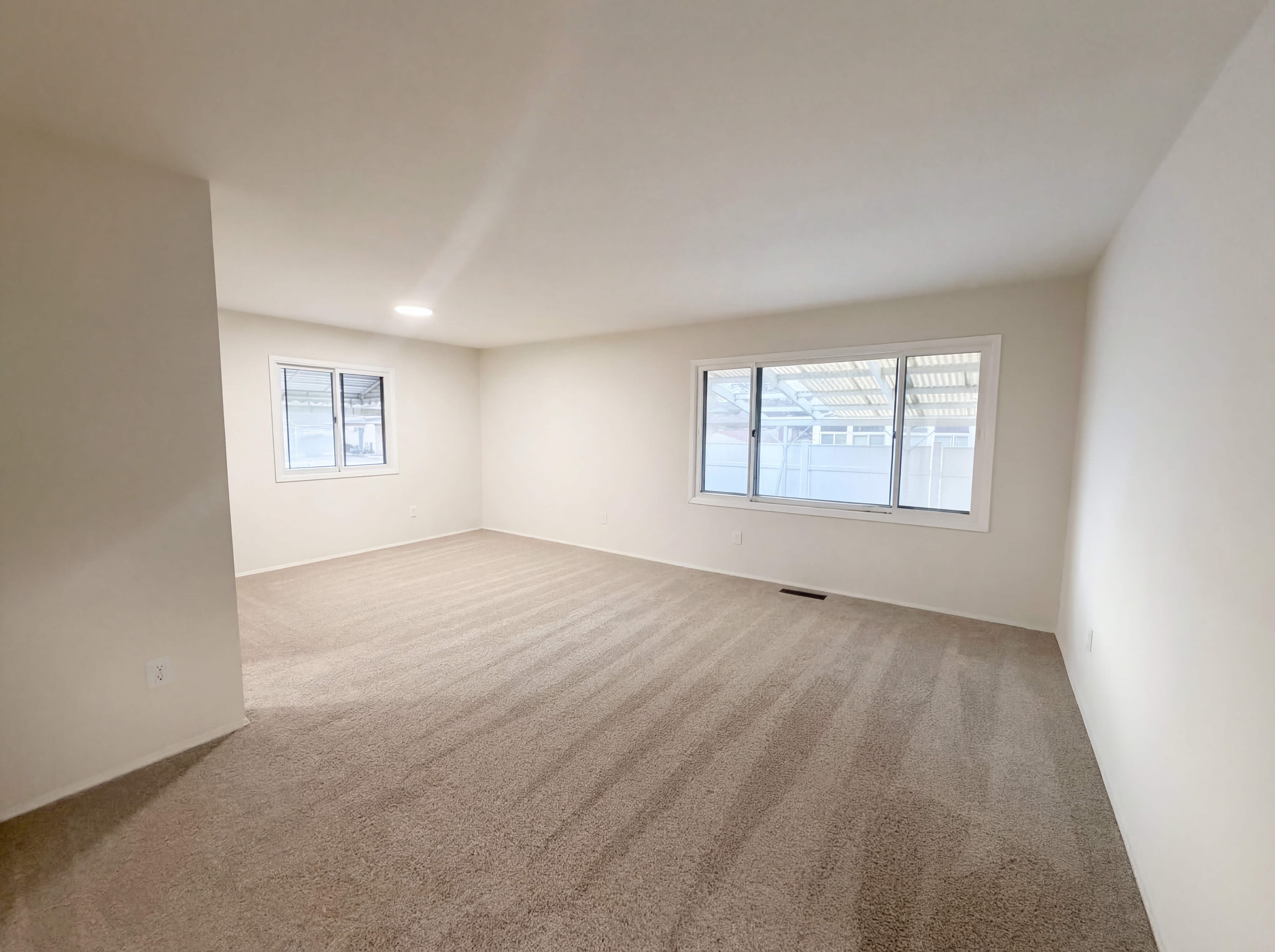 Photo 13 of 18 of 29467 Leemoor Dr, Southfield, MI