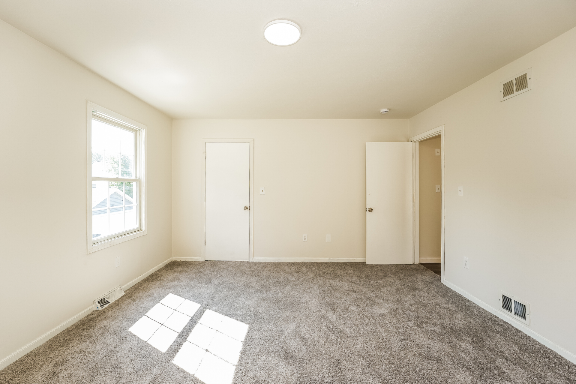 Photo 6 of 21 of 2437 E 64th St, Cleveland, OH