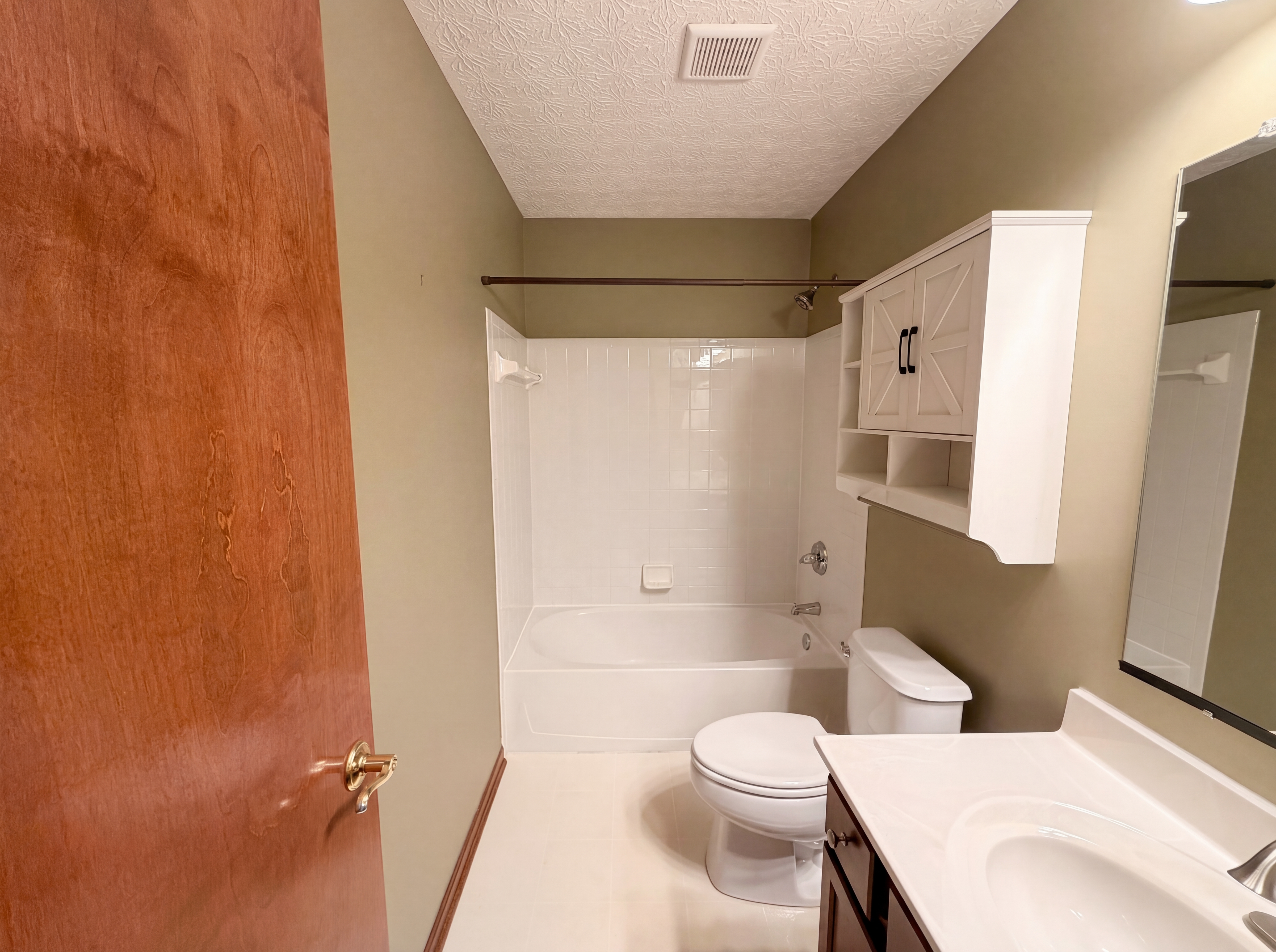 Photo 6 of 25 of 3373 Brook Spring Dr, Grove City, OH