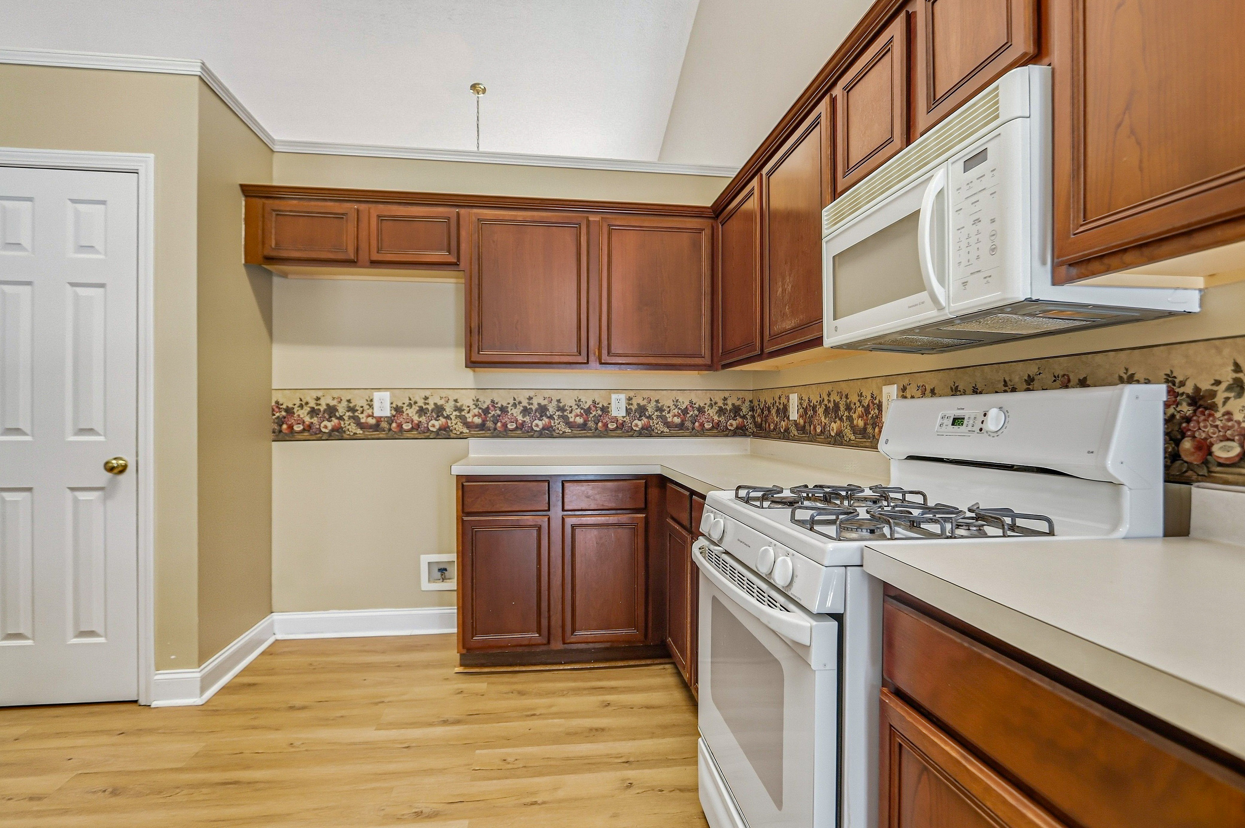 Photo 6 of 18 of 2414 Caneridge Pt SW, Marietta, GA