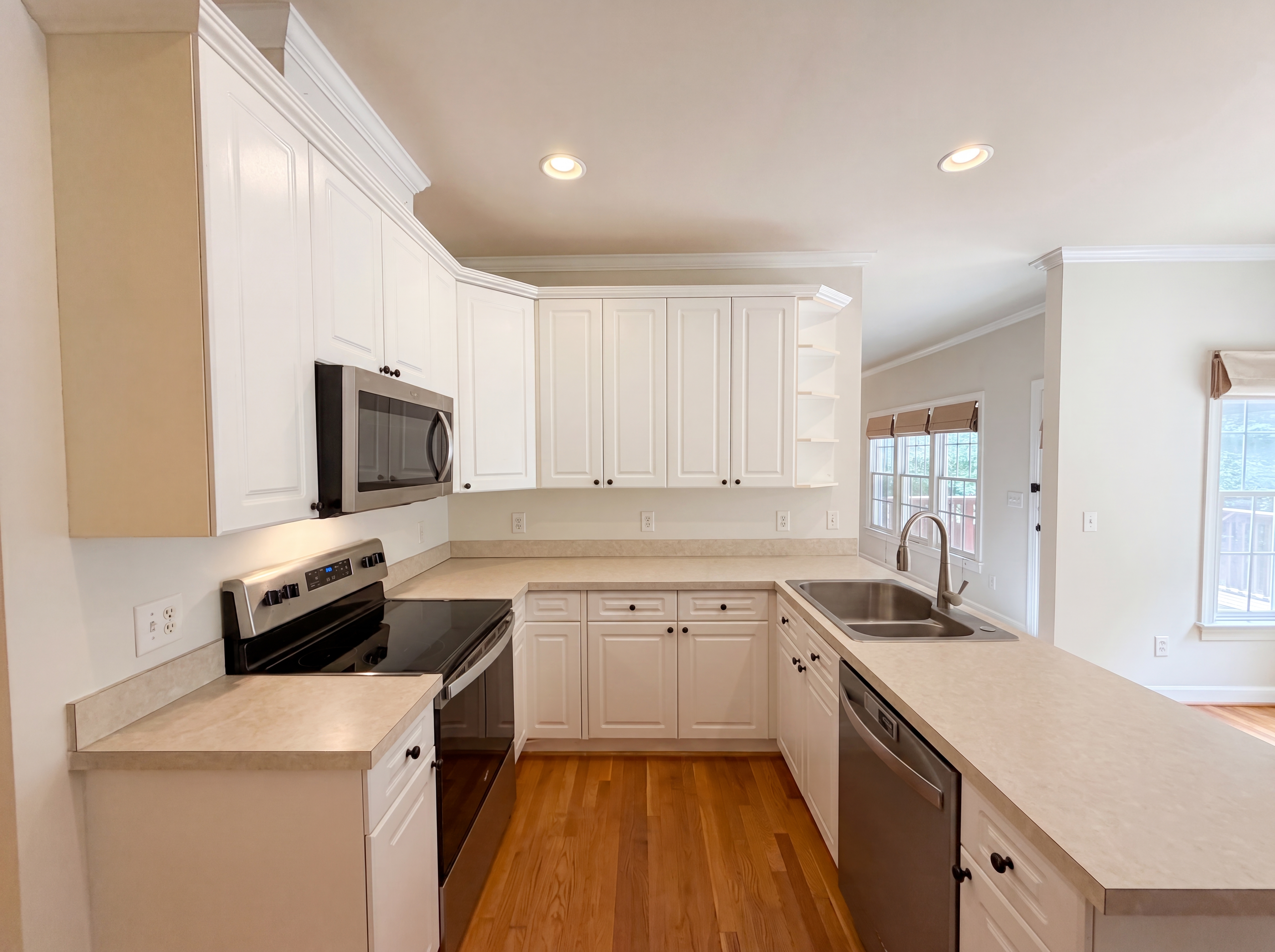 Photo 7 of 19 of 7301 Lakefall Dr, Wake Forest, NC