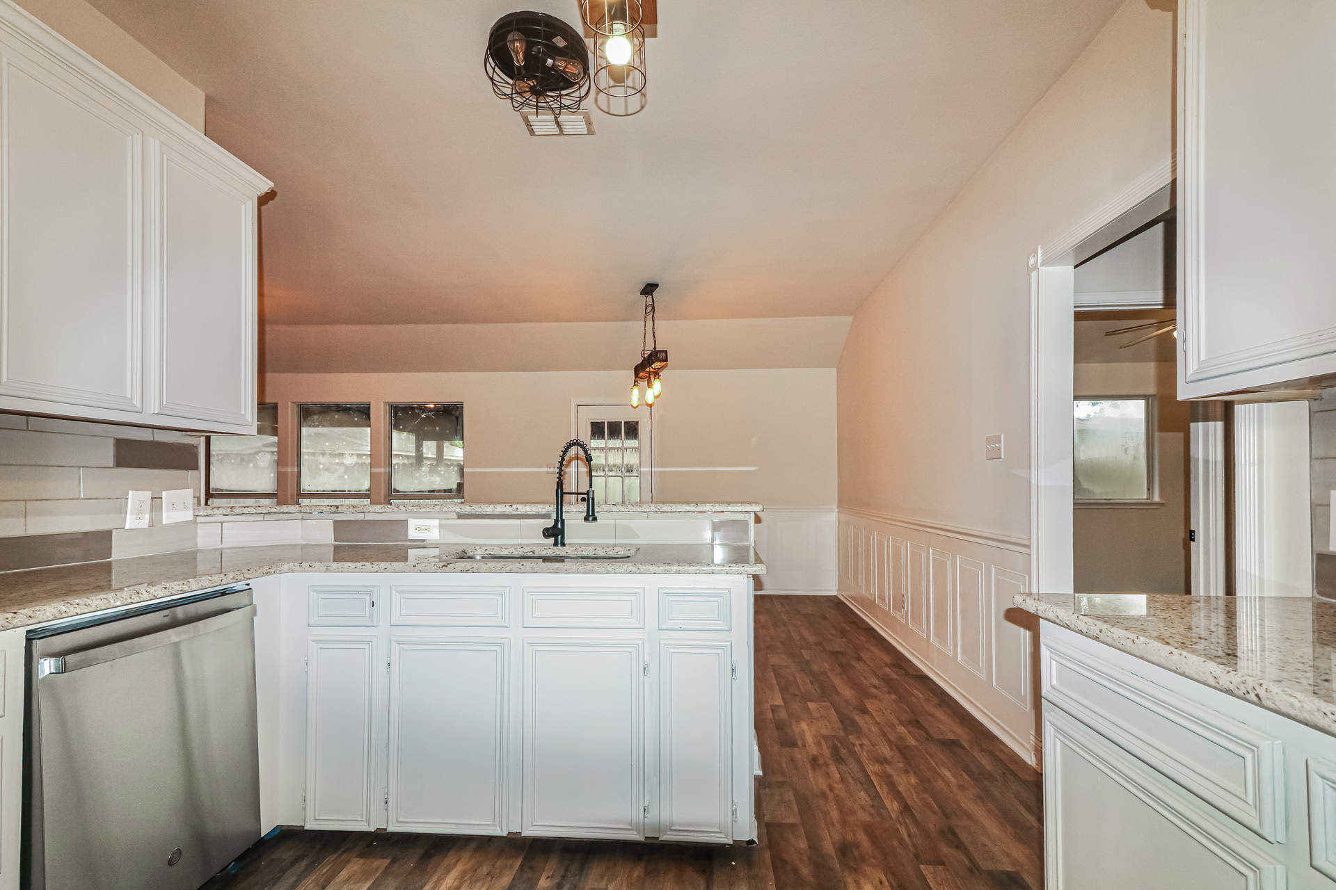 Photo 7 of 21 of 7706 Impala Dr, Corpus Christi, TX