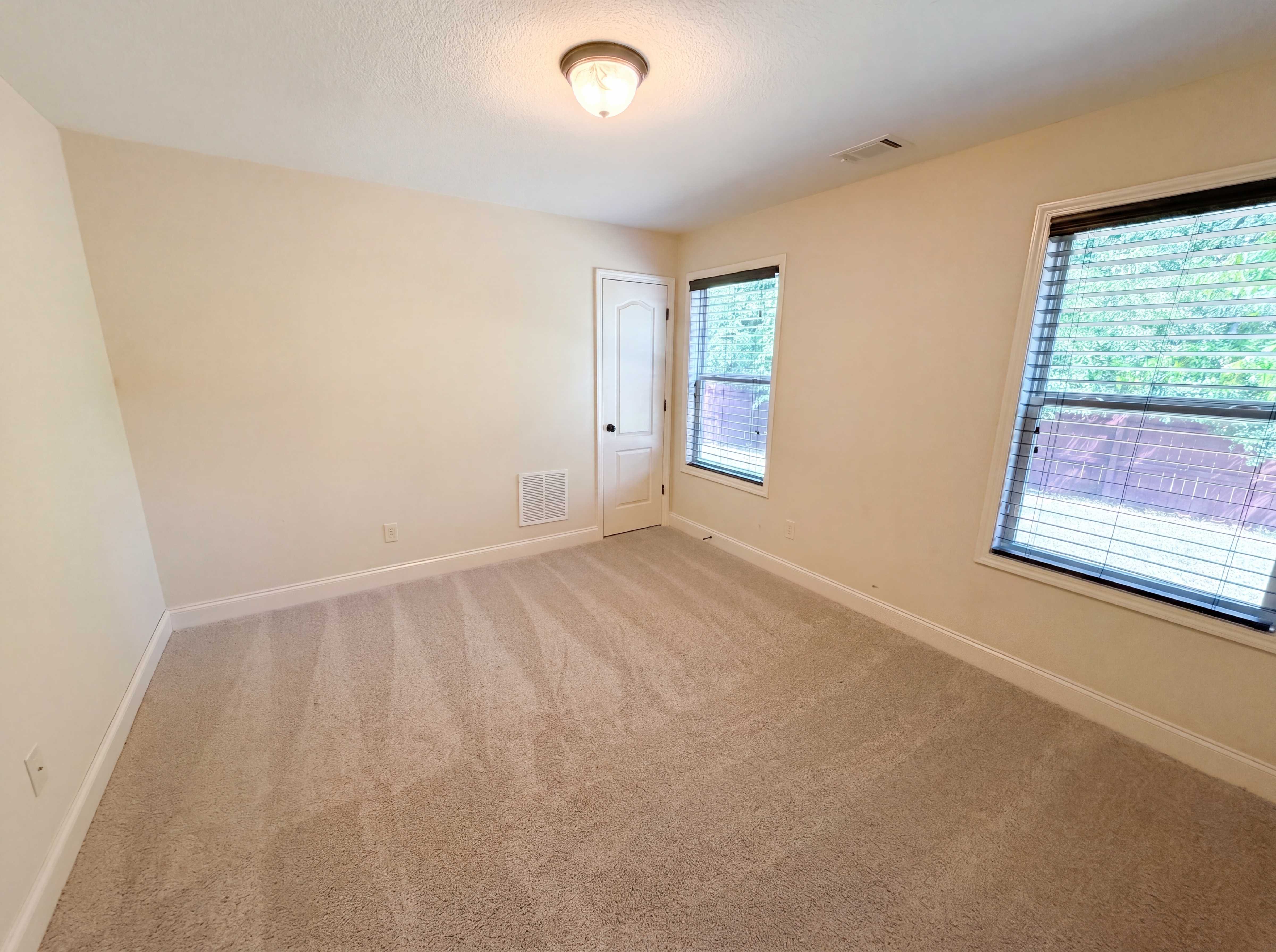 Photo 16 of 28 of 2721 Berkshire Dr, Winder, GA