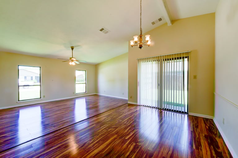 Photo 12 of 28 - 2105 Lewis Trl, Grand Prairie, TX 75052