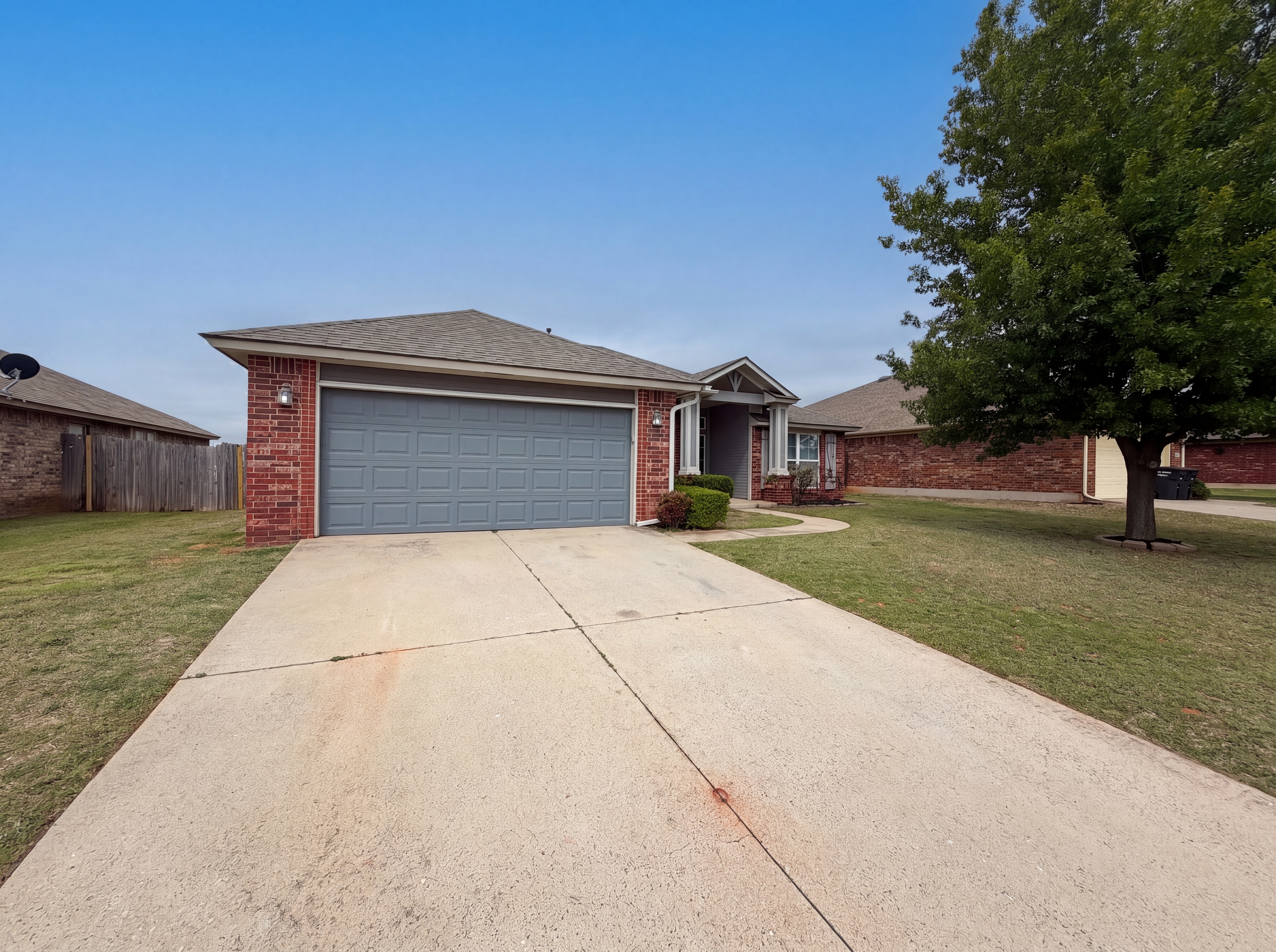 Photo 14 of 16 of 613 Applewood St, Moore, OK