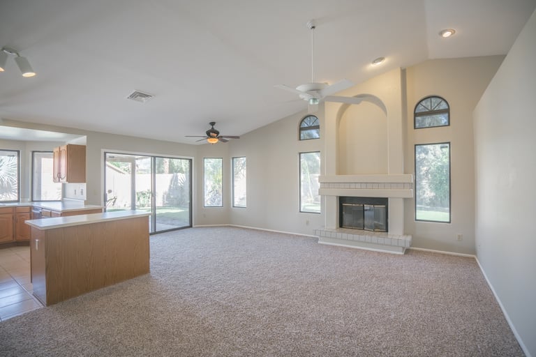Photo 3 of 32 - 1031 S Scallop Dr, Gilbert, AZ 85233