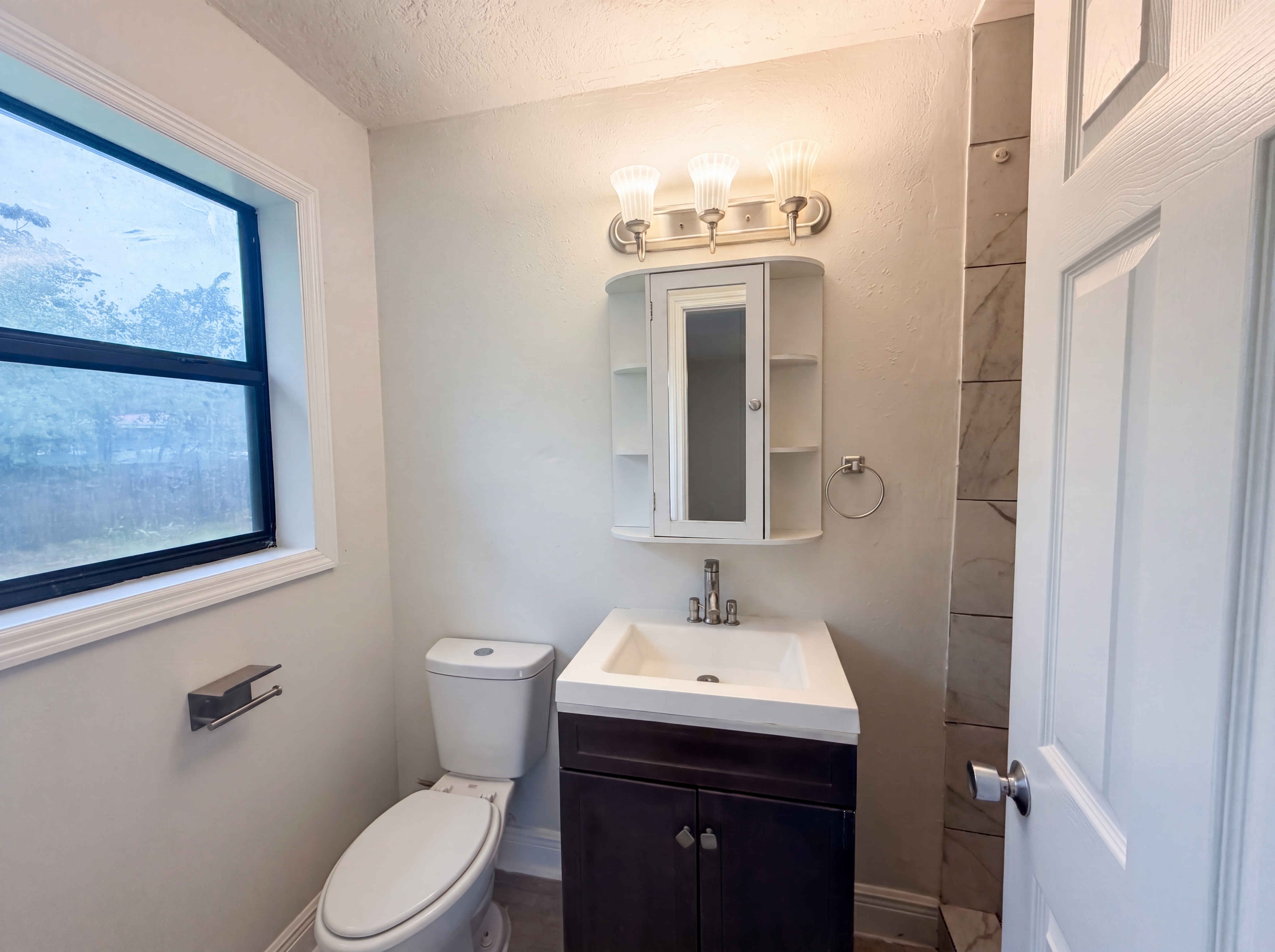 Photo 15 of 18 of 7520 Altus Dr S, Jacksonville, FL