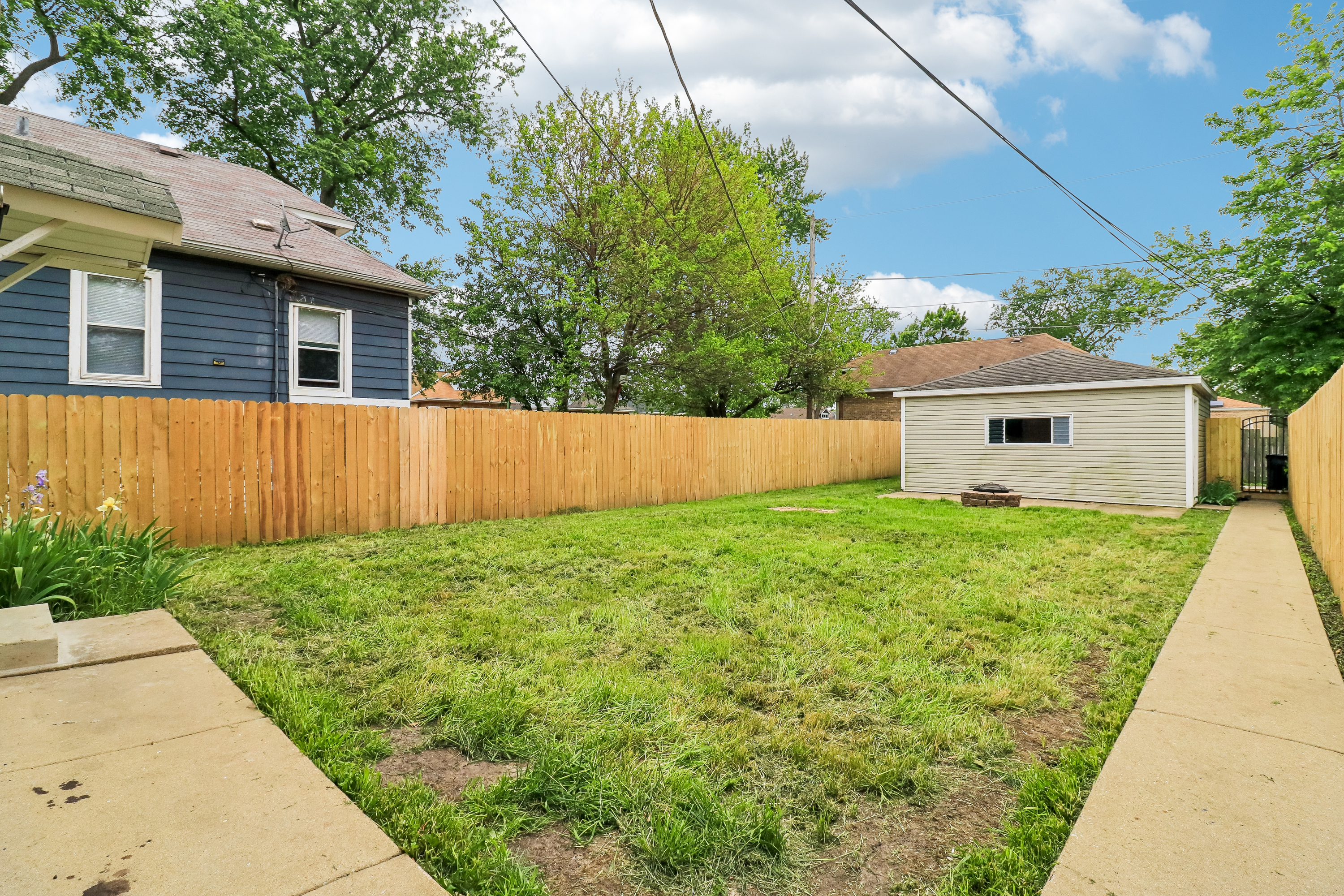 Photo 31 of 41 of 1107 W 101st St, Chicago, IL