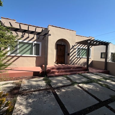 Property photo 1 of 1110 Queen Anne Pl