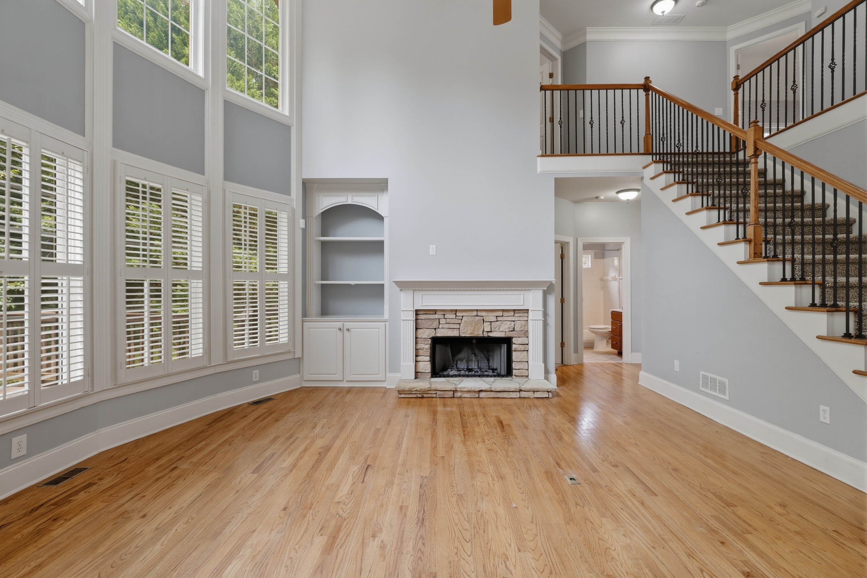 Photo 4 of 51 of 4530 Oak Brook Dr SE, Smyrna, GA