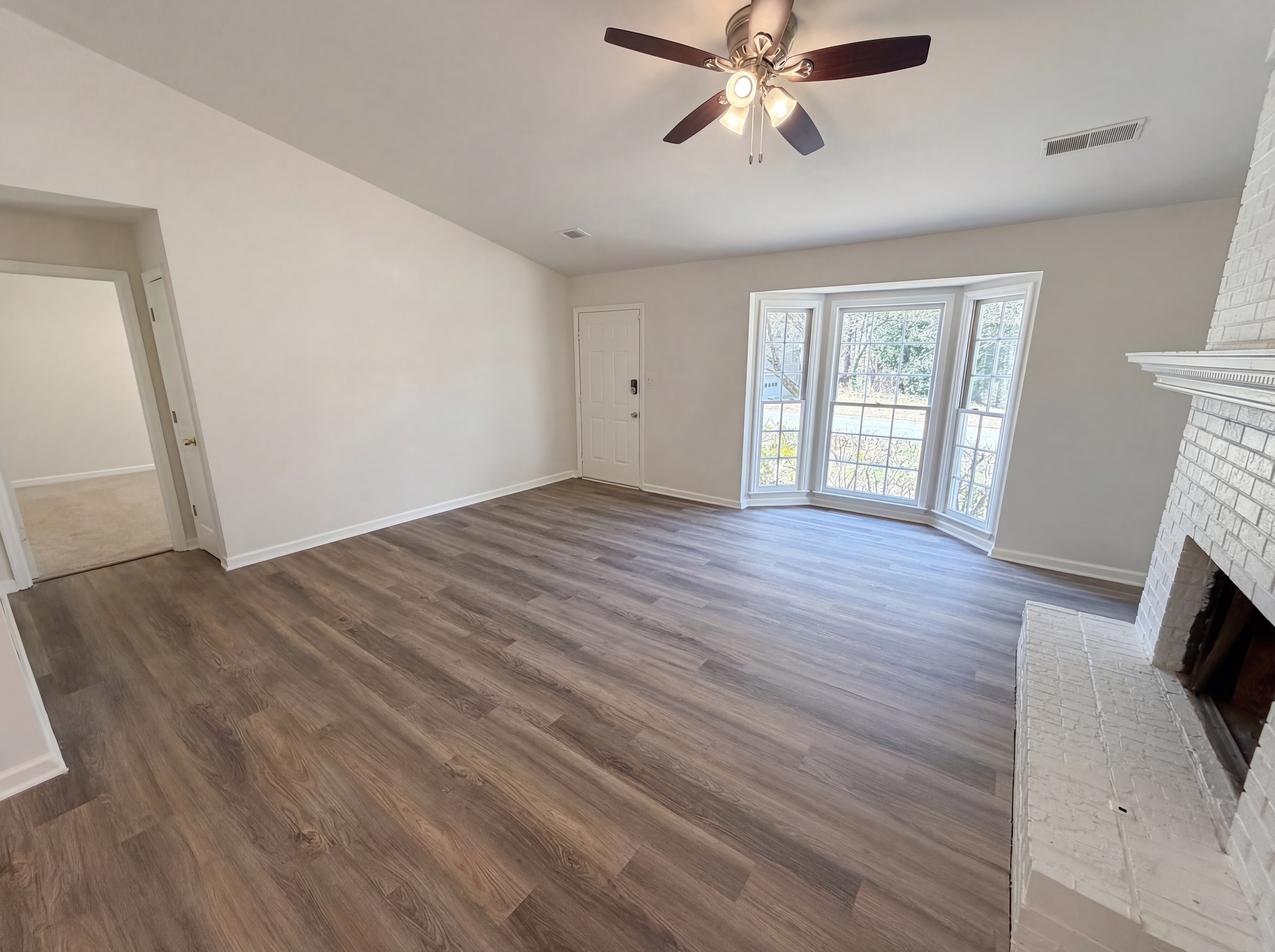 Photo 6 of 18 of 5003 Henson Dr SW, Mableton, GA