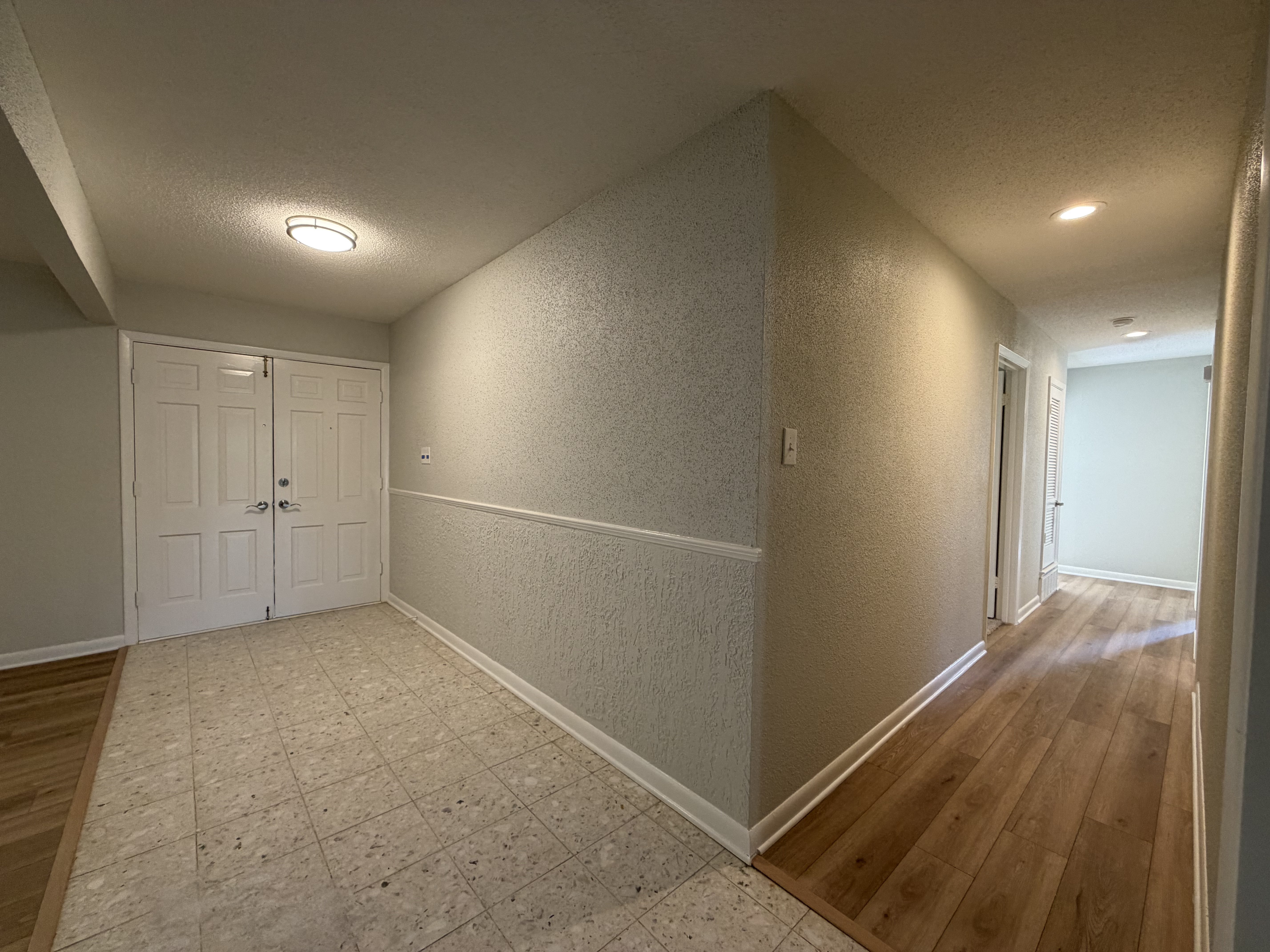 Photo 14 of 31 of 813 Wheelwood Dr, Hurst, TX