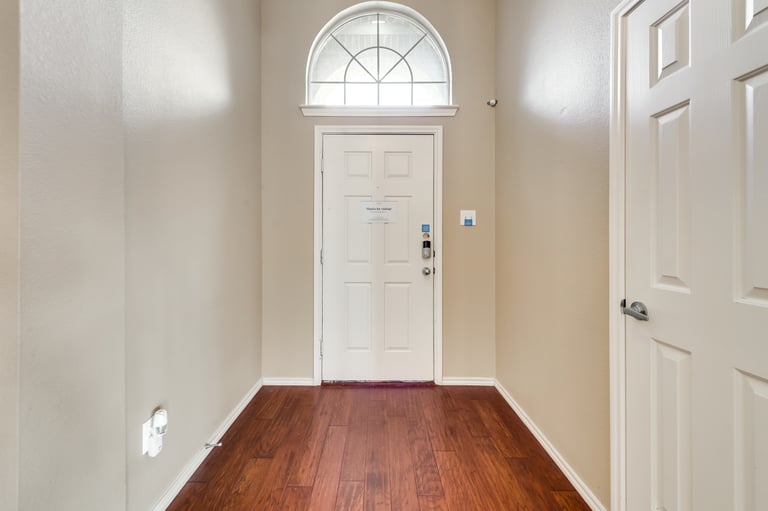 Photo 5 of 28 - 7254 Summit Parc Dr, Dallas, TX 75249