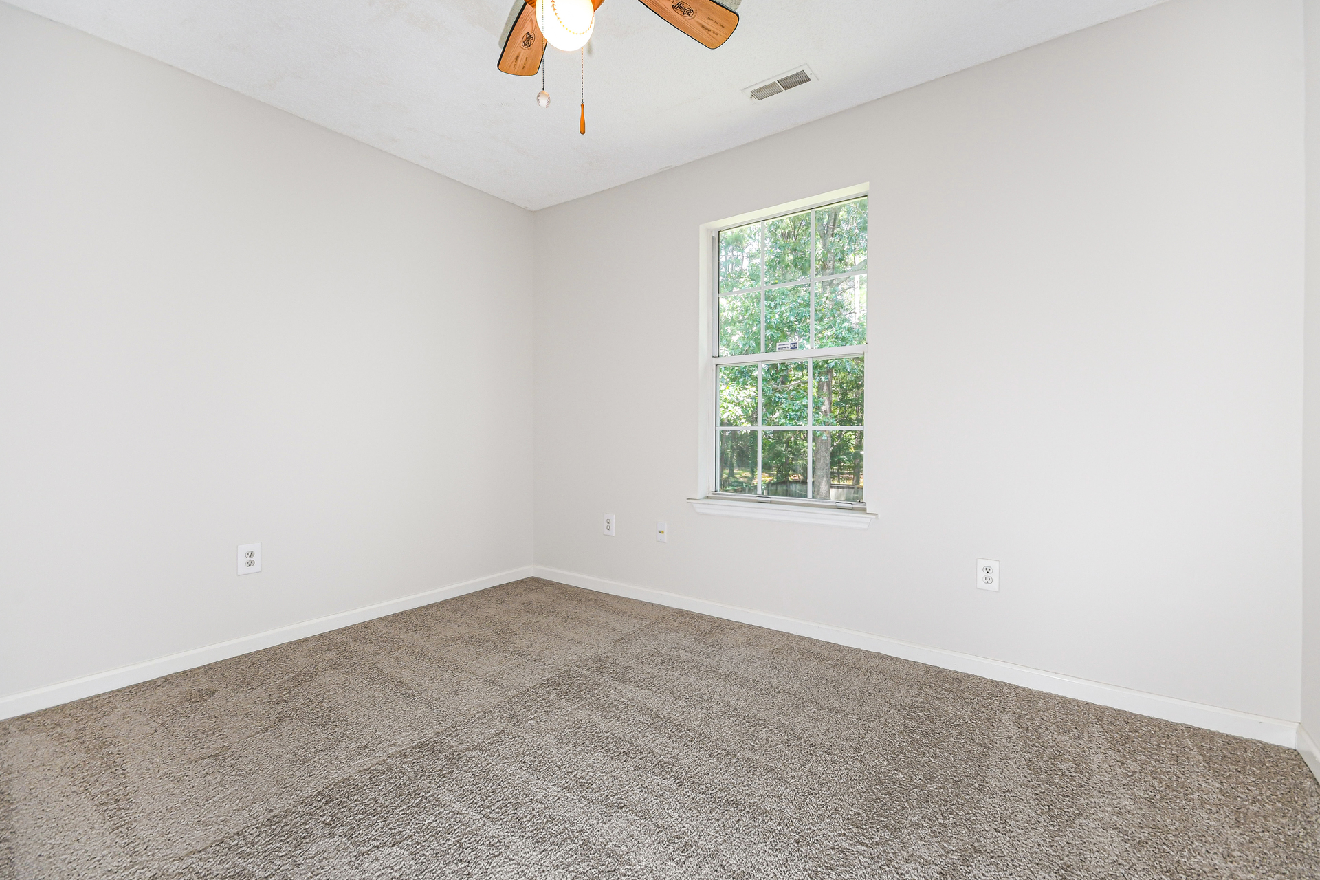 Photo 13 of 21 of 8612 Coppergrove Dr, North Charleston, SC