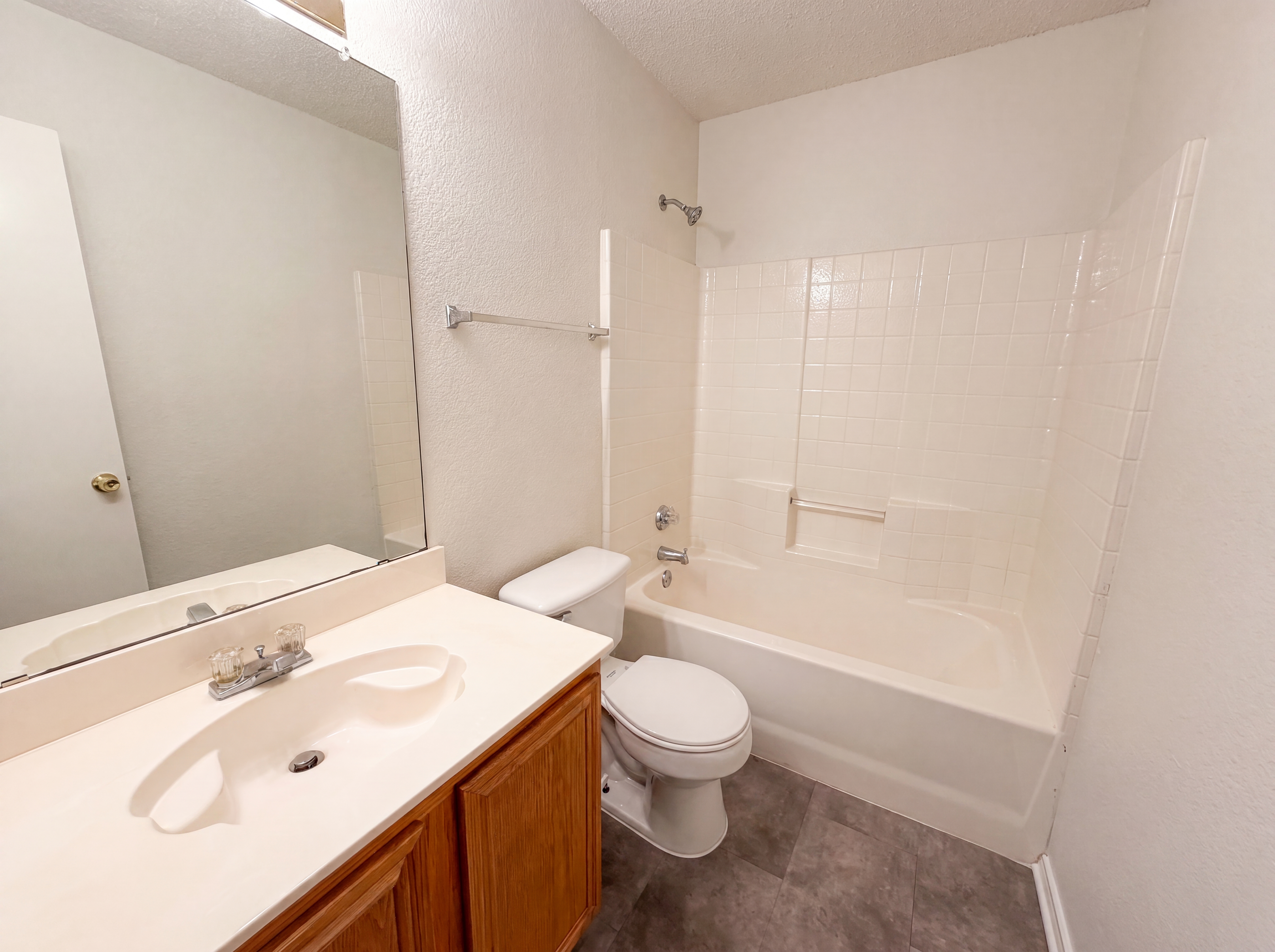 Photo 13 of 18 of 10304 Pondwood Dr, Dallas, TX