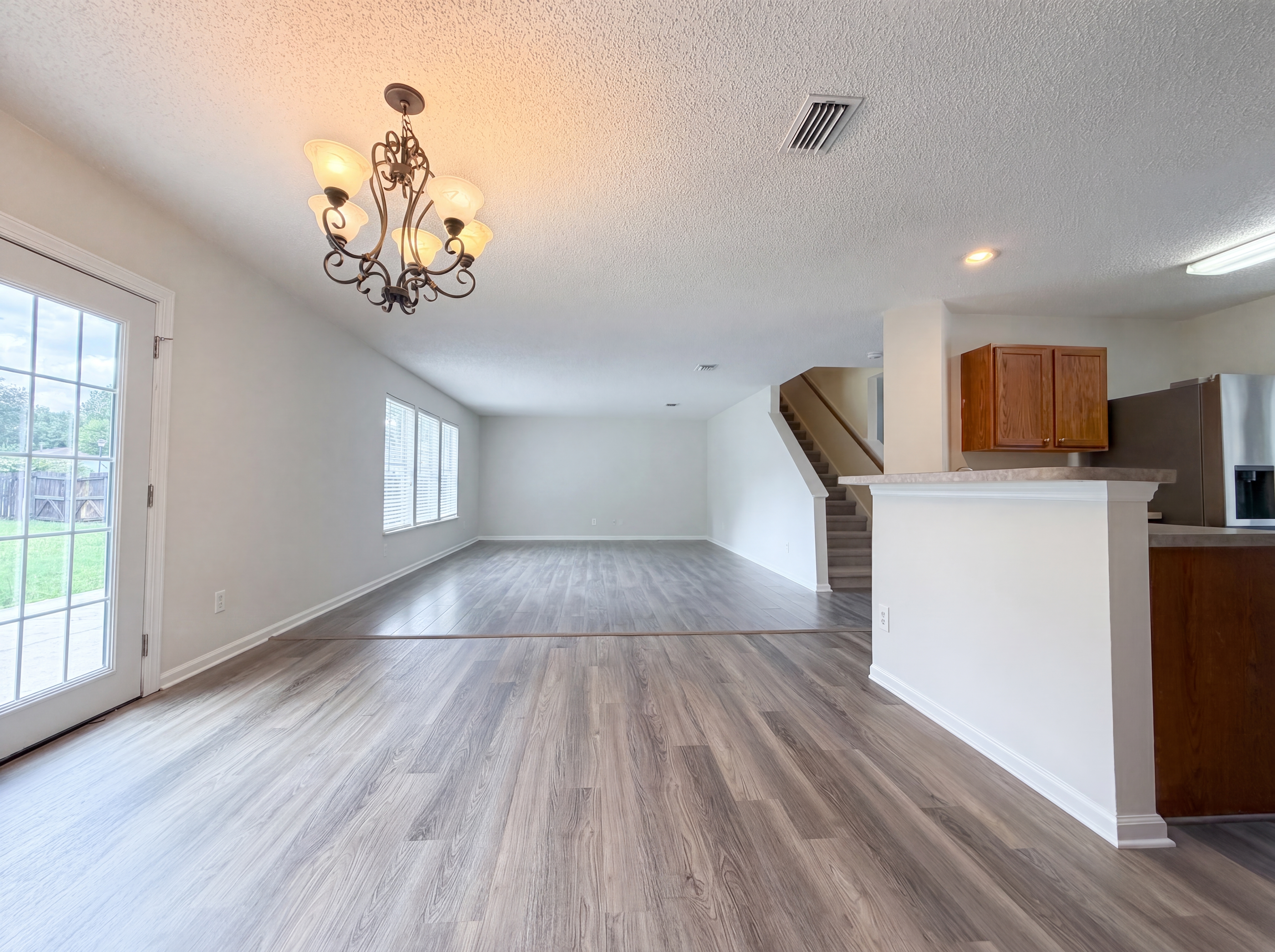 Photo 10 of 27 of 7002 Beekman Lake Dr, Jacksonville, FL