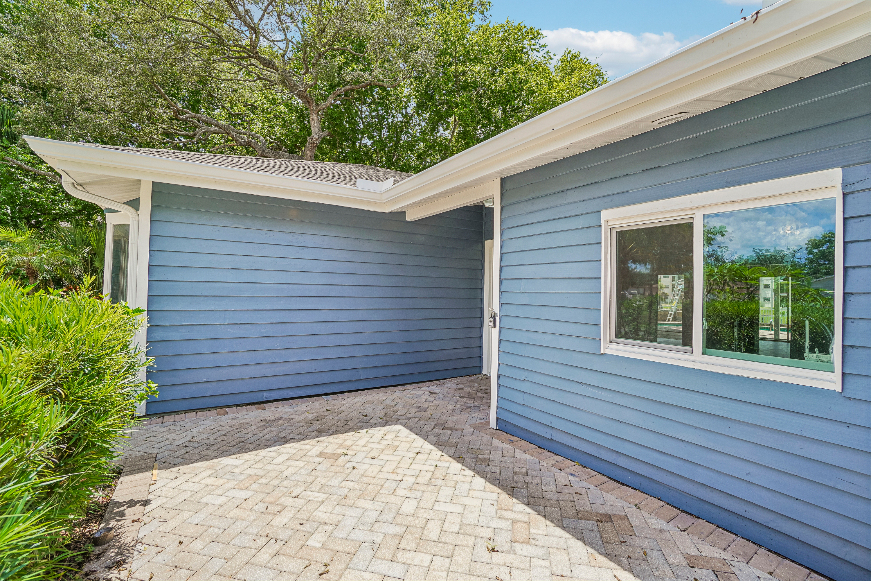 Photo 26 of 63 of 5609 Executive Dr, New Port Richey, FL