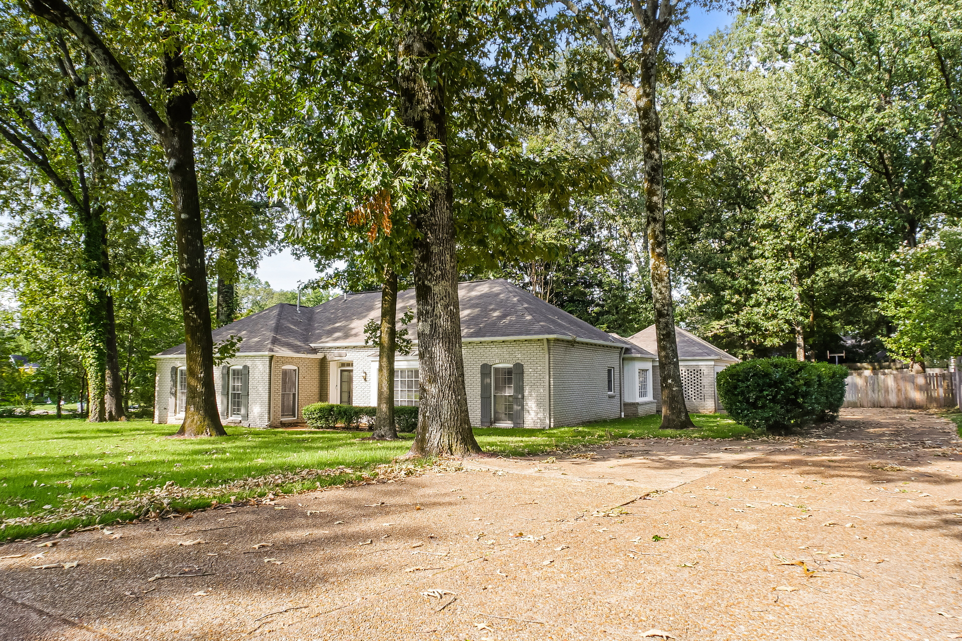 Photo 4 of 22 of 2415 Kirby Rd, Memphis, TN