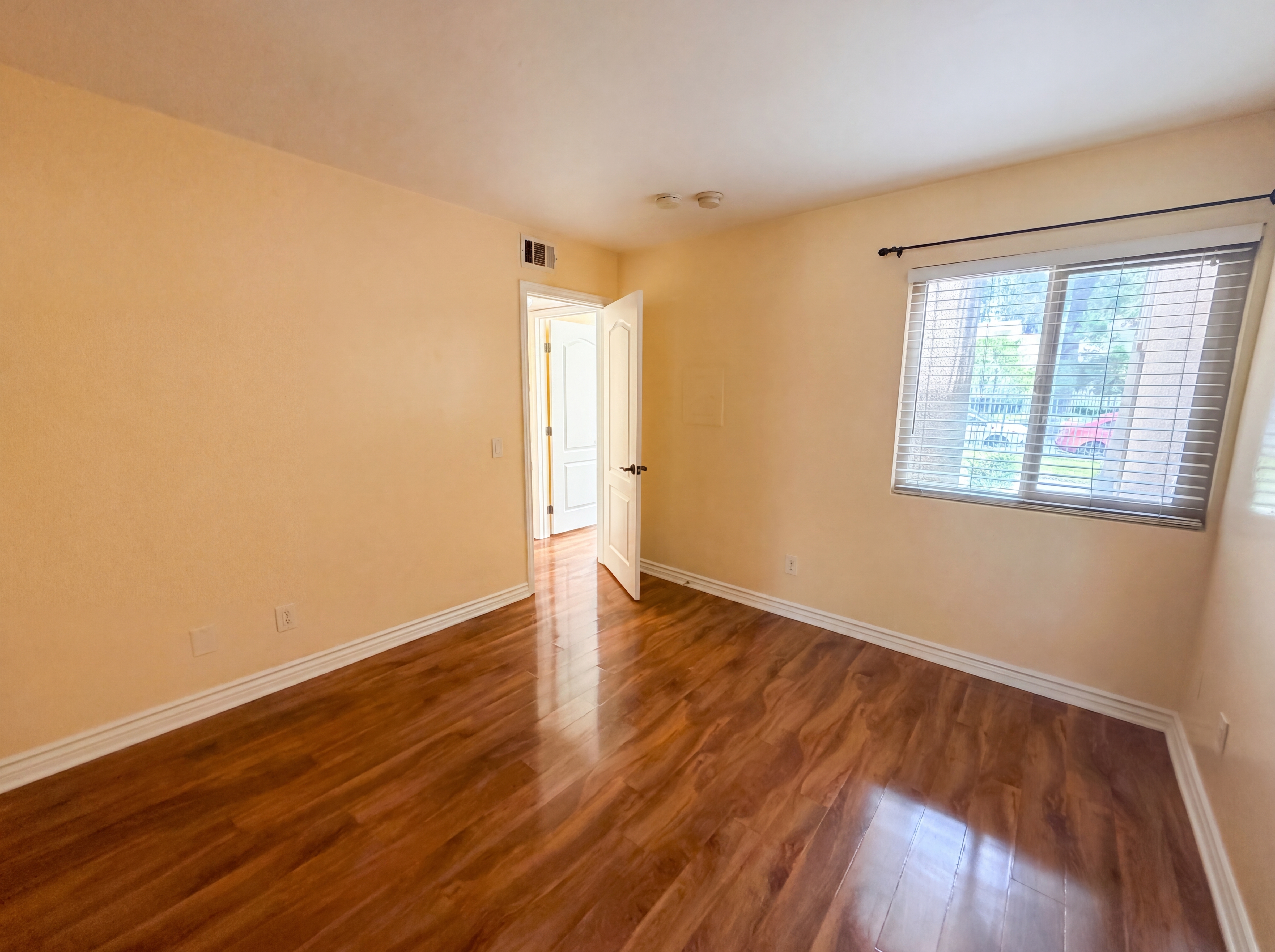 Photo 16 of 31 of 920 S Palmetto Ave, Ontario, CA