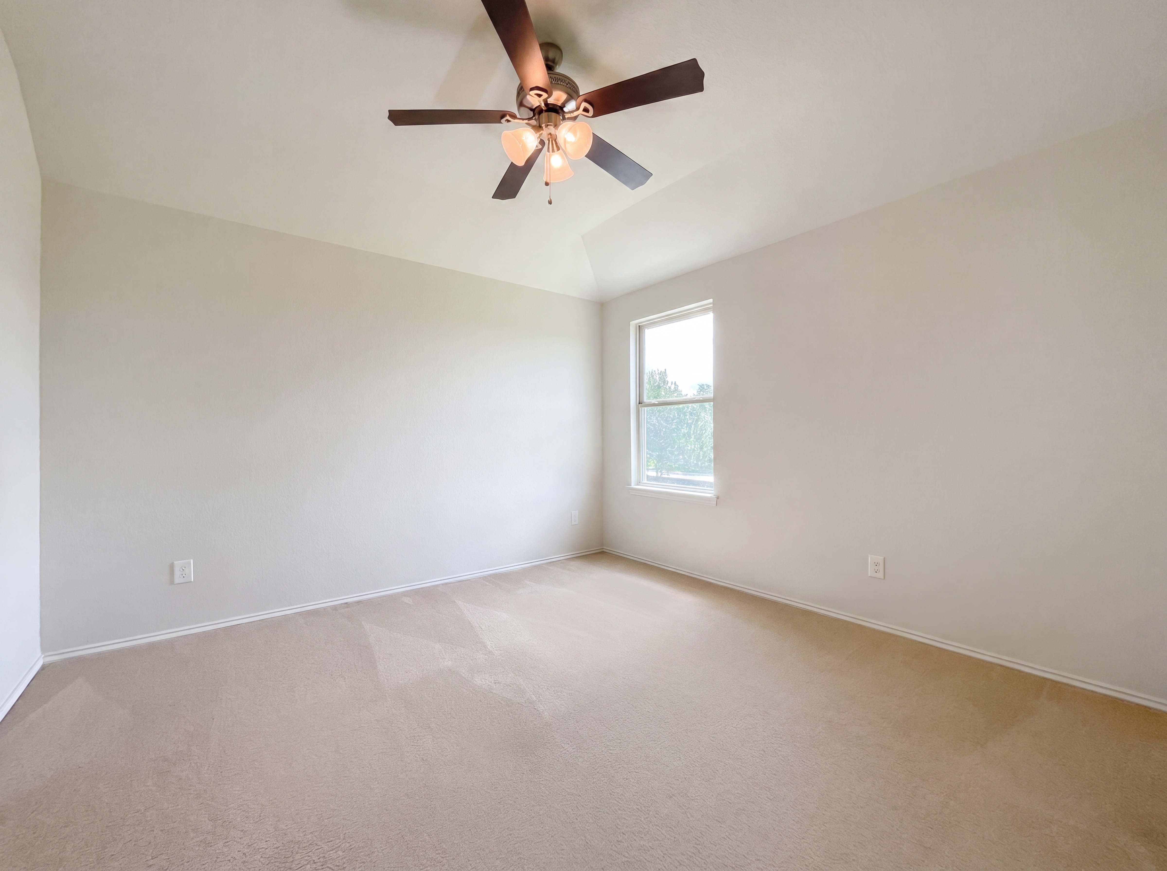 Photo 11 of 17 of 18813 Genova Bay Ct, New Caney, TX