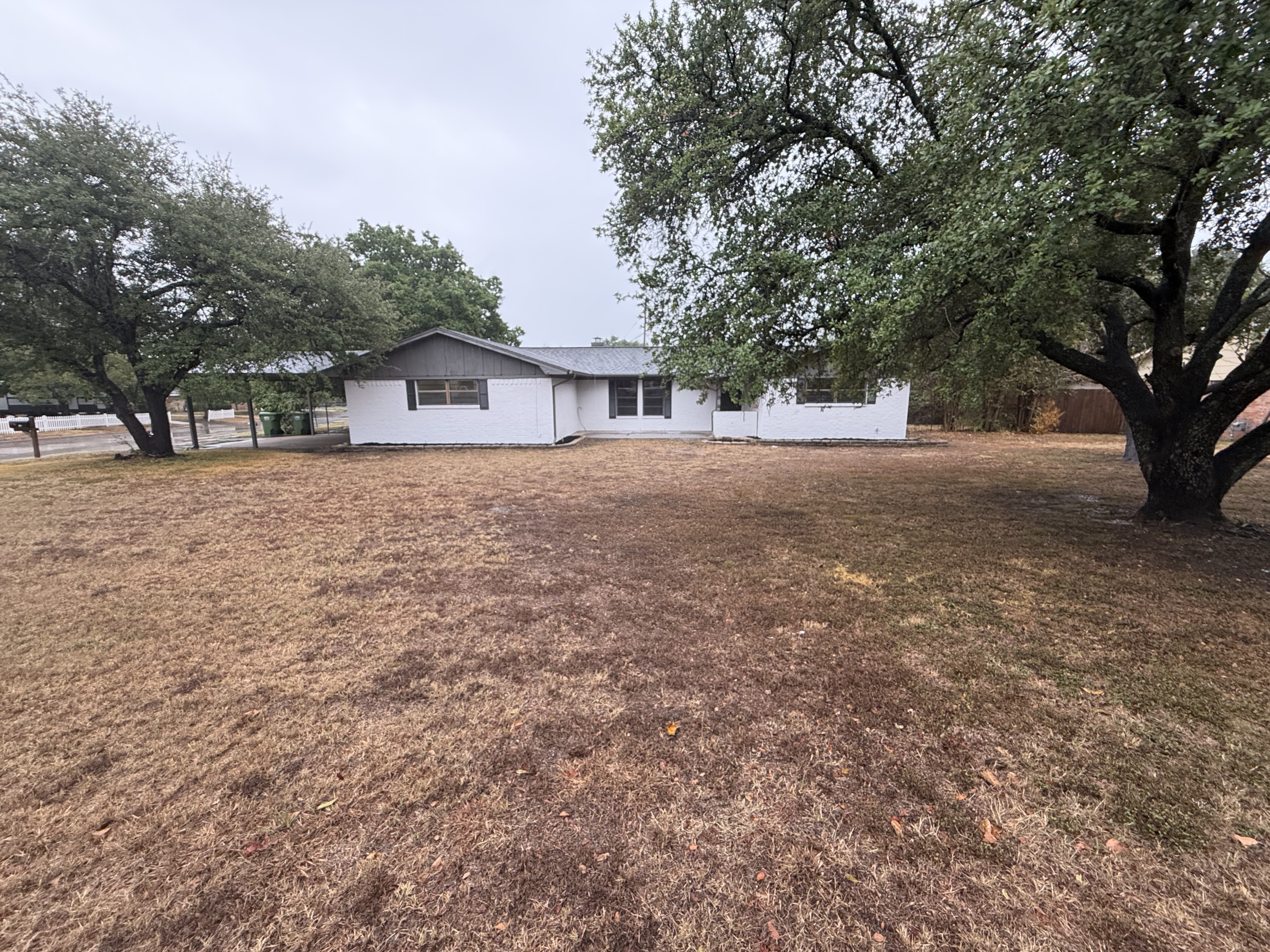 Photo 22 of 25 of 501 Franklin Dr, Glen Rose, TX