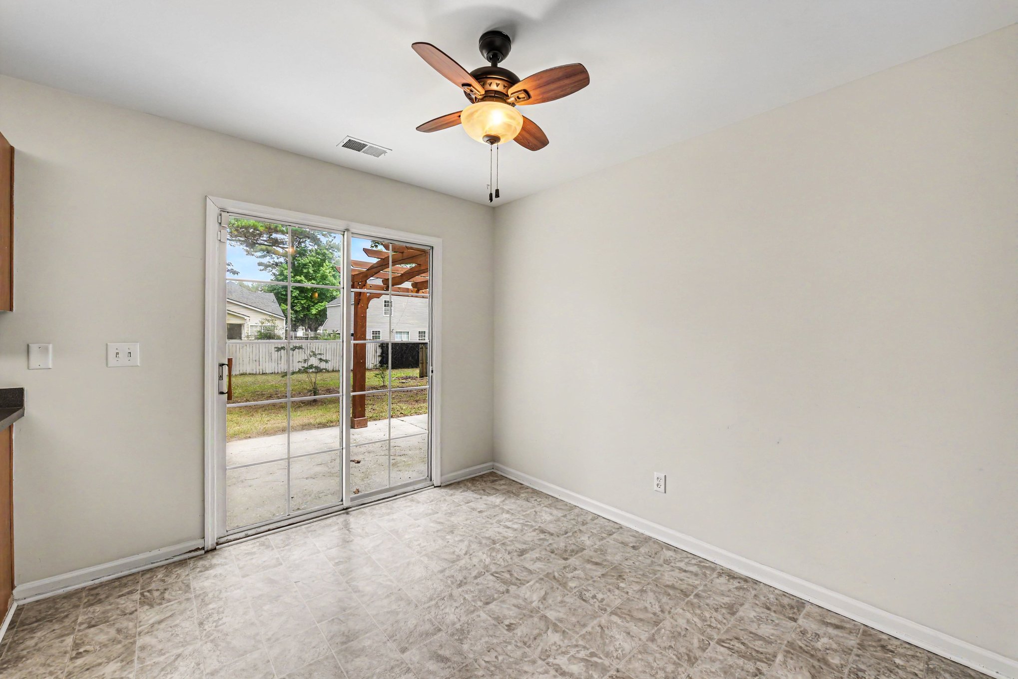 Photo 4 of 17 of 4861 Hearthside Dr, Summerville, SC