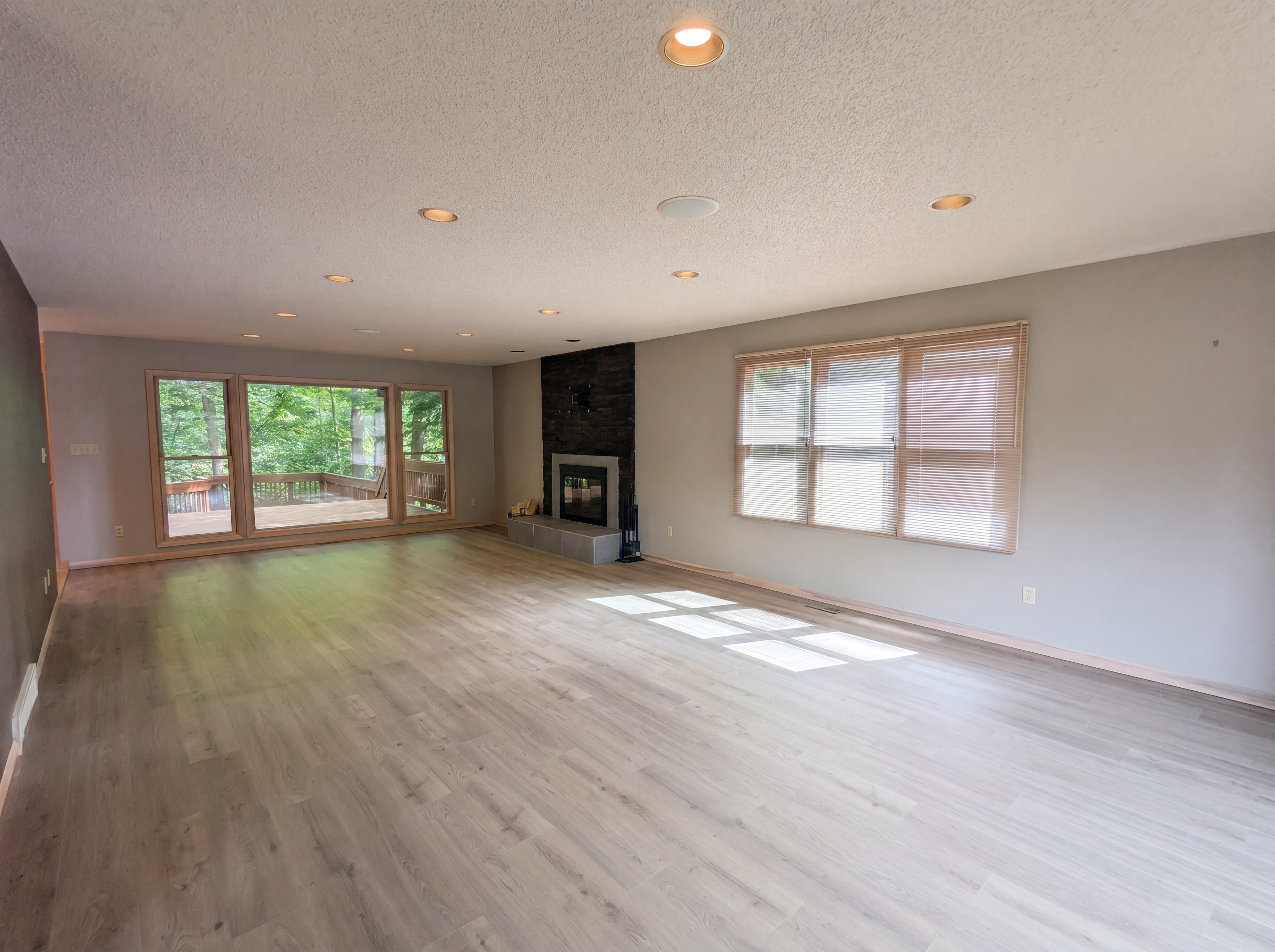 Photo 3 of 33 of 7550 James Dr, North Royalton, OH