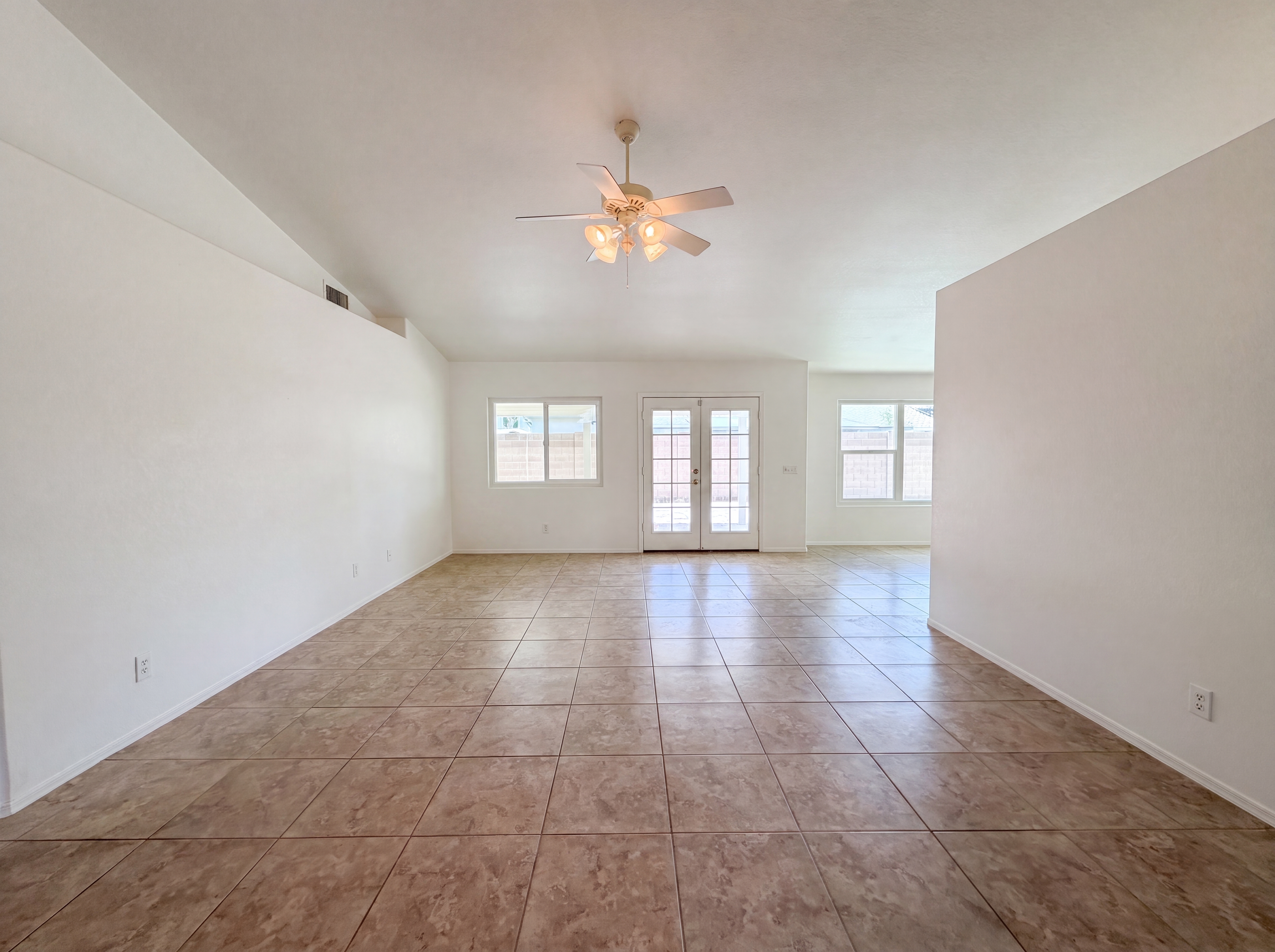 Photo 3 of 21 of 1617 E Krystal St, Casa Grande, AZ